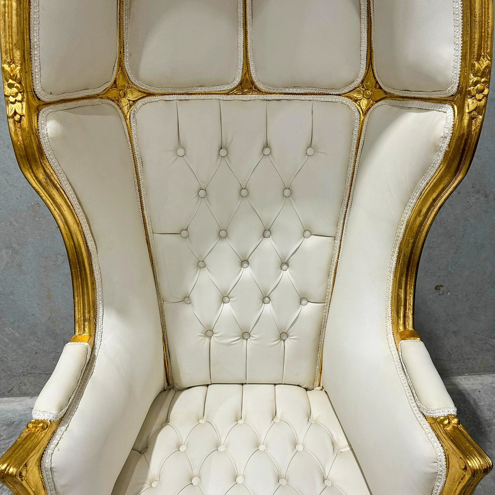 Balloon Chair French Style Off-White Velvet High-Back Canopy Lacquer Chair