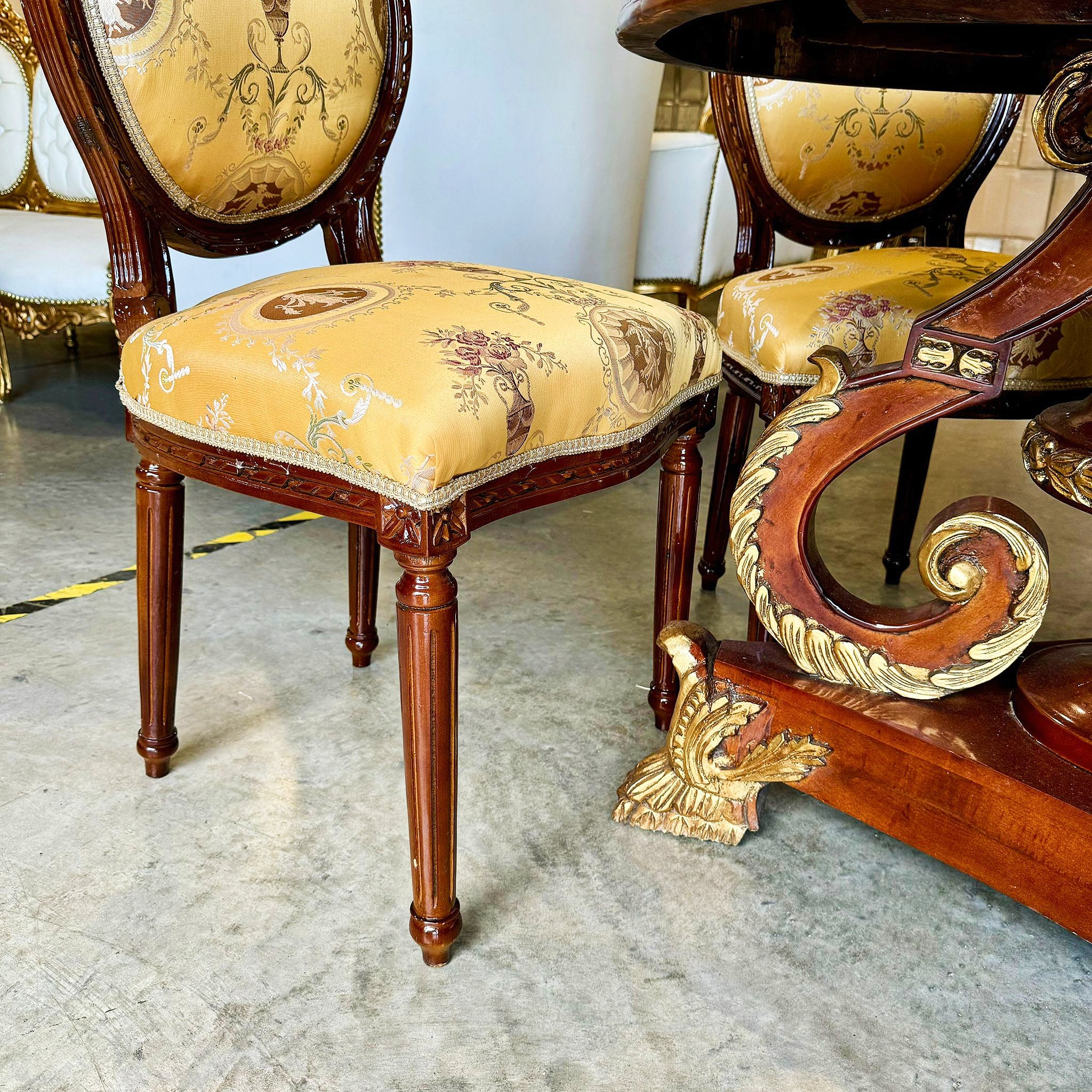 Dining SET French Style *5 Pieces* Dining Room *4 Chairs and a Dining Table*