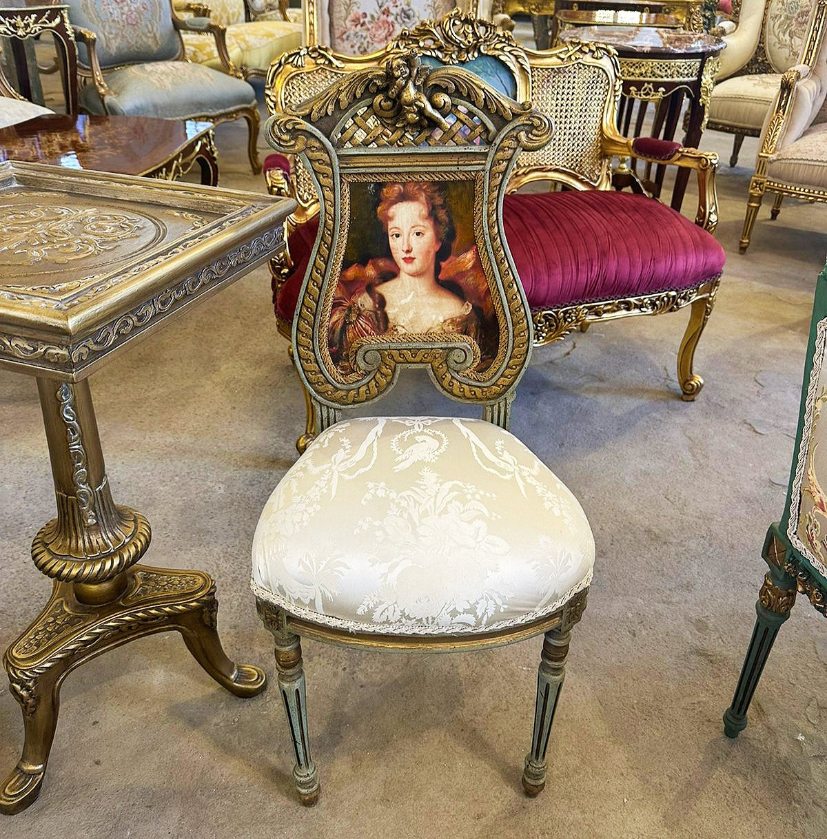 Victorian-Inspired Chair Featuring Woman’s Face Artwork – Artistic Design