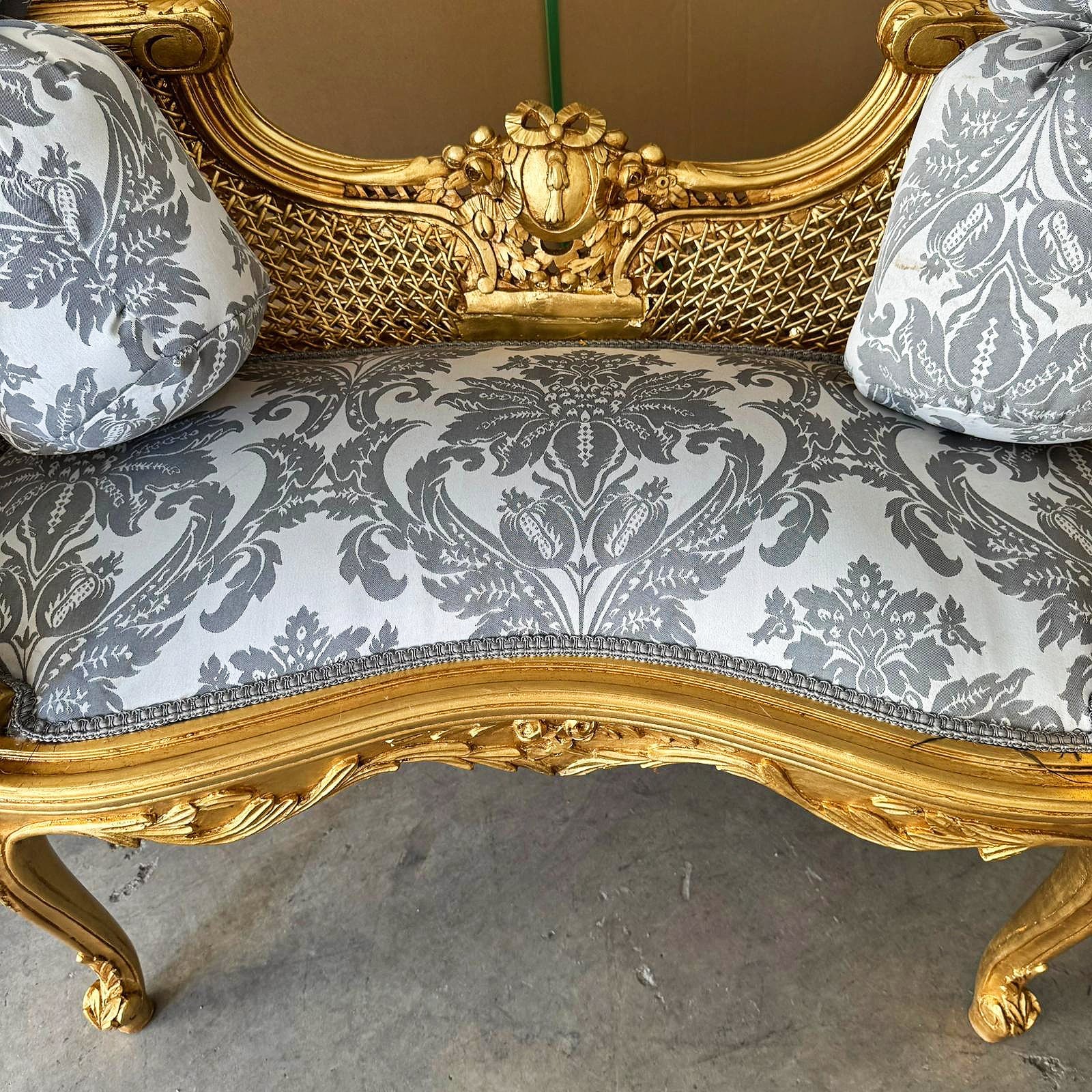 Bench White and Gray Damask French Style Gold Details Rococo Baroque Furniture
