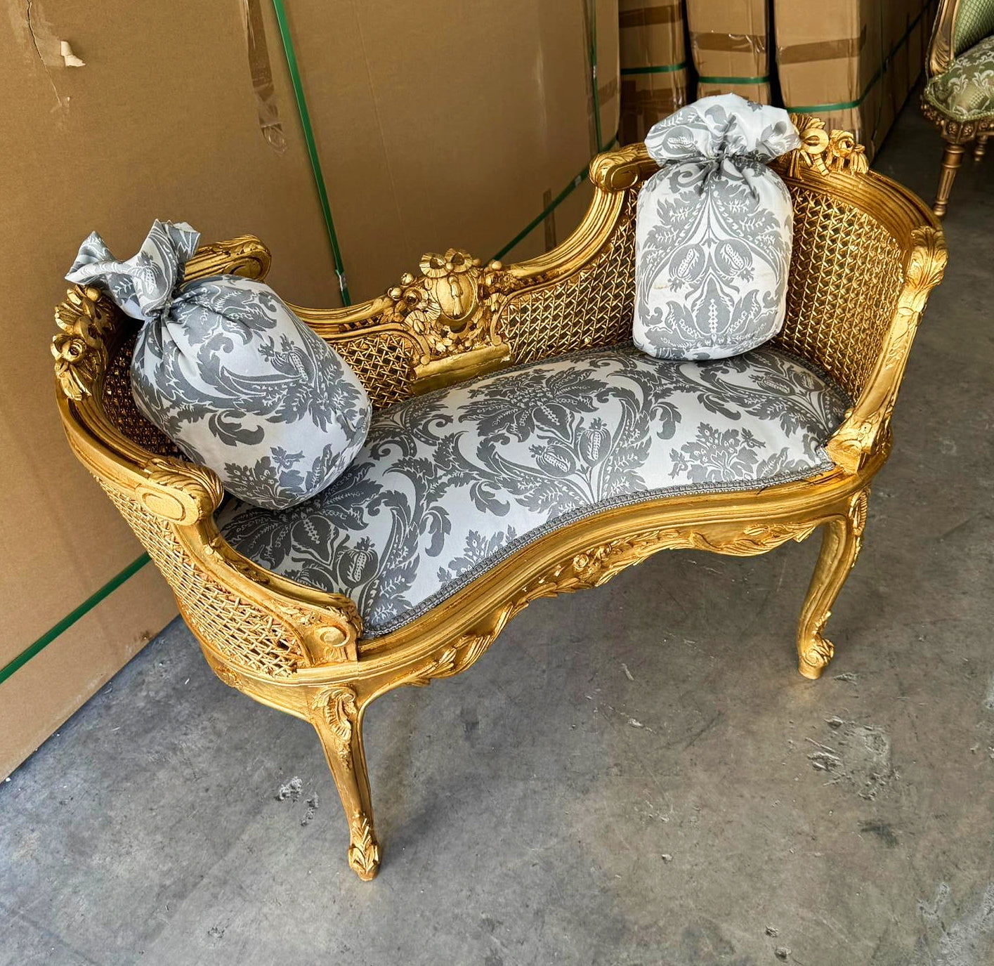 Bench White and Gray Damask French Style Gold Details Rococo Baroque Furniture
