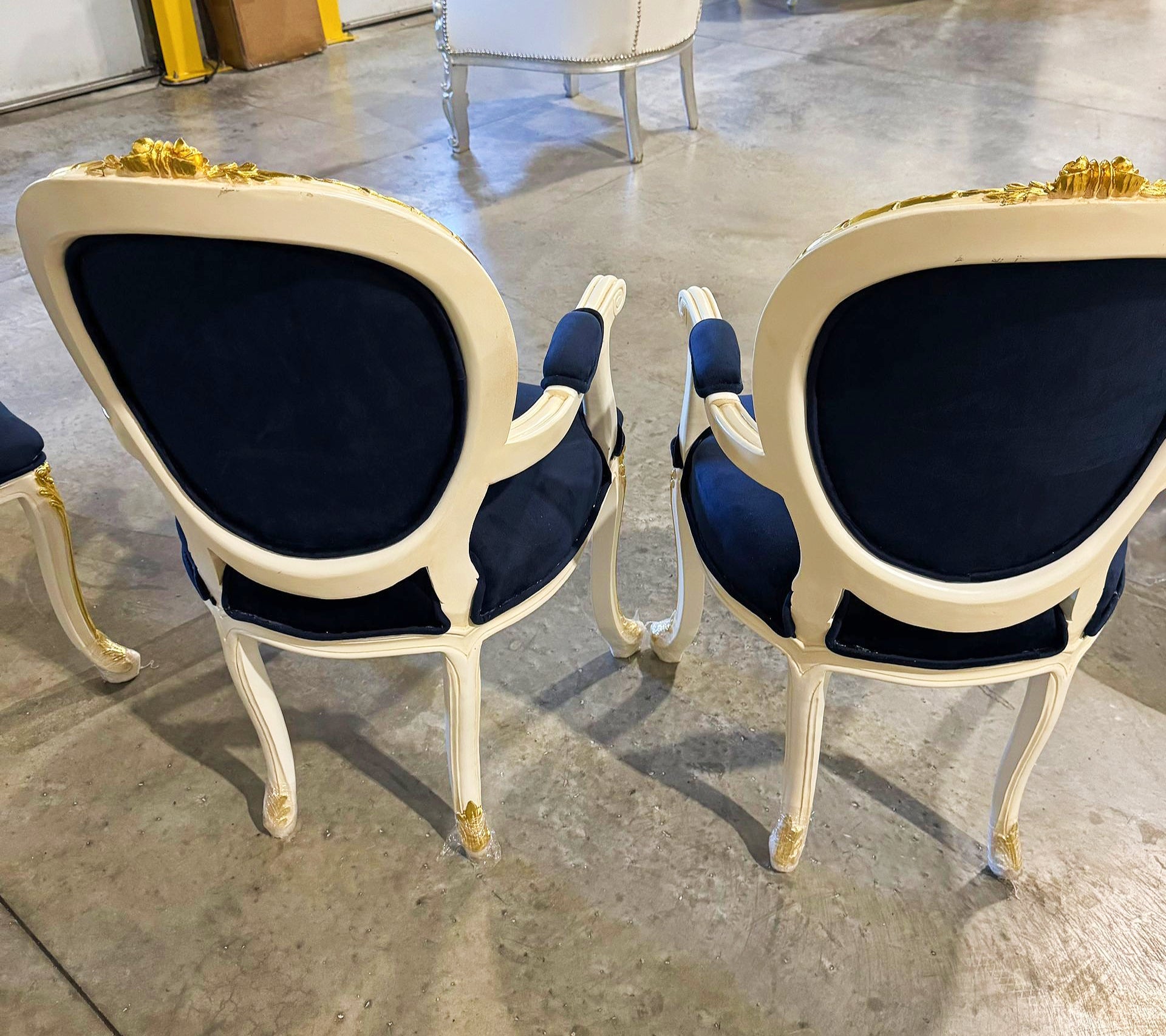 French Rococo Style Tufted Blue Velvet Chair – Gold Baroque Details