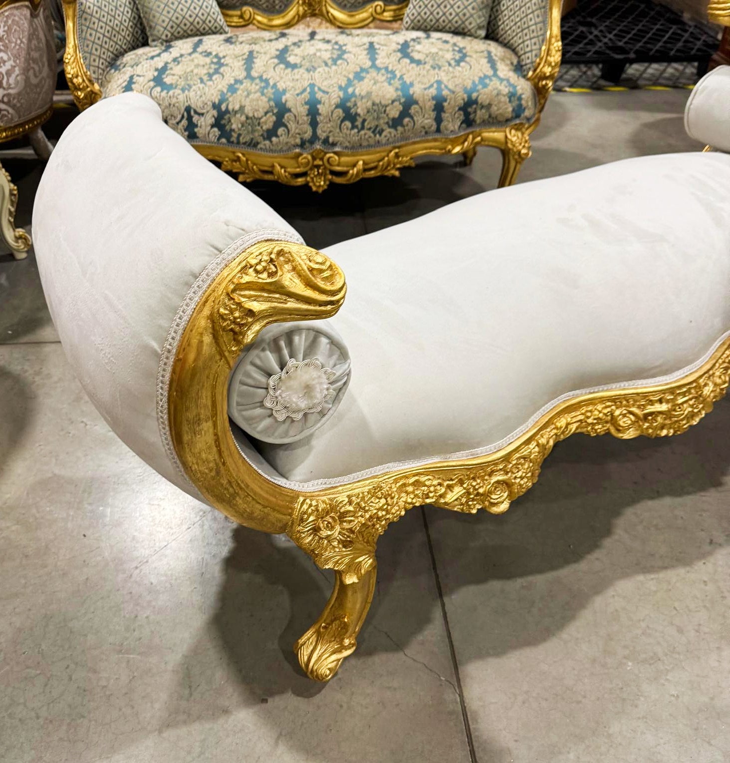 Baroque Style Light Gray Velvet Bench Interior Deisgn Furniture