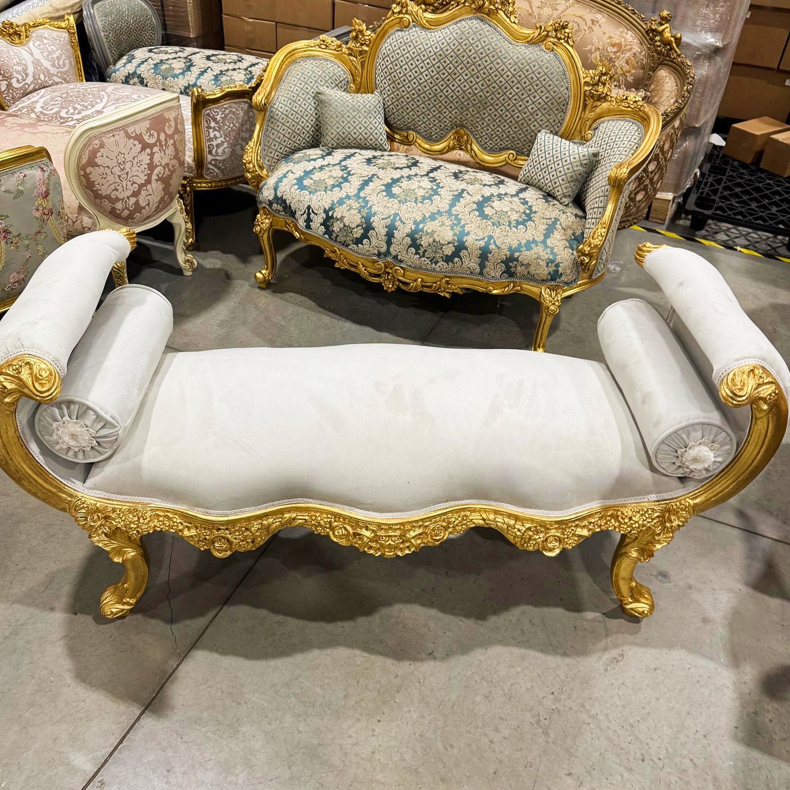 Baroque Style Light Gray Velvet Bench Interior Deisgn Furniture