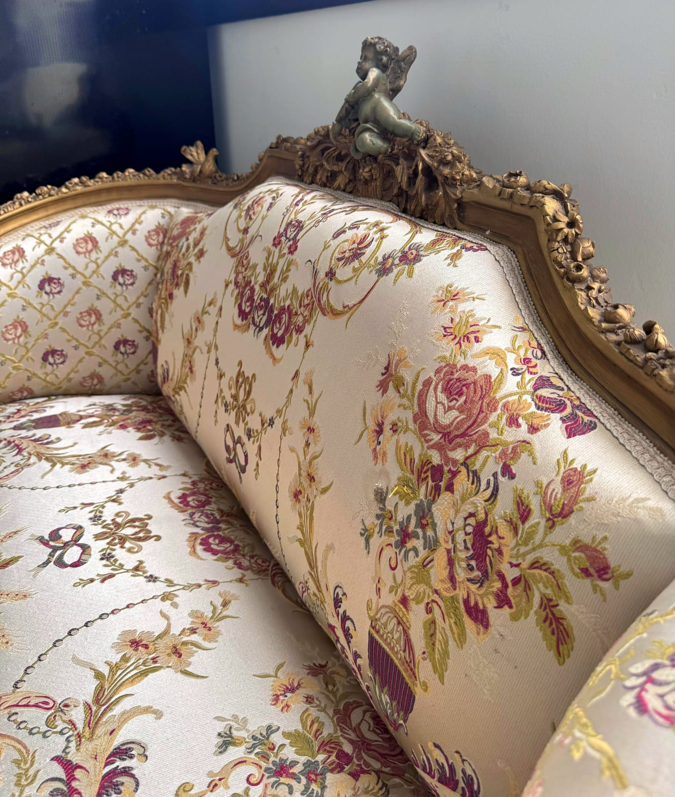 French Baroque Style Beige Sofa – Gold Leaf Details & Damask Upholstery