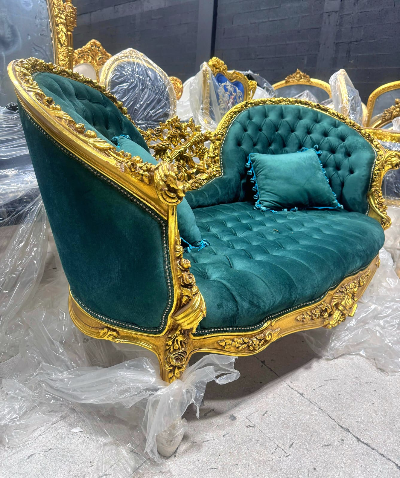 French Baroque Style Settee – Green Forest Velvet Tufted Sofa with Gold Leaf Frame