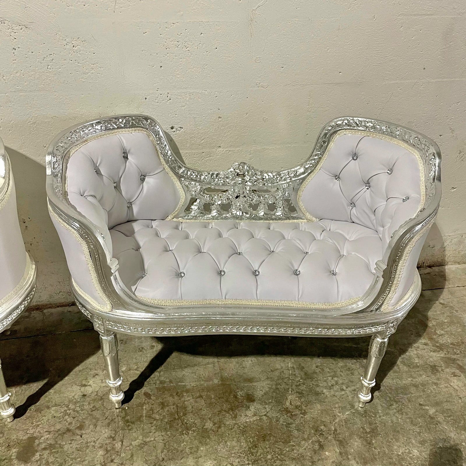 Tufted White Leather Bench French Style with Silver Leaf Details – Rococo Baroque Furniture