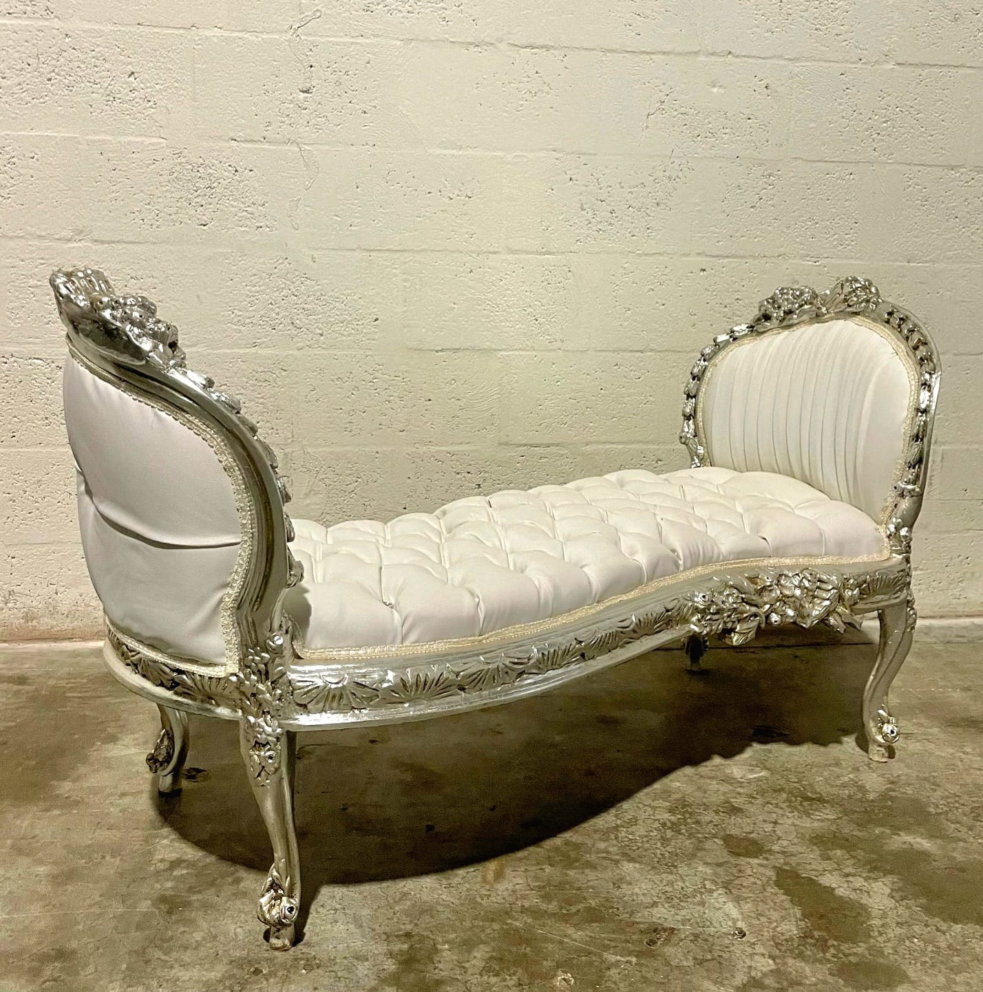 Antique French Marquis Tufted Bench – White Leather Upholstery with Silver Leaf Details