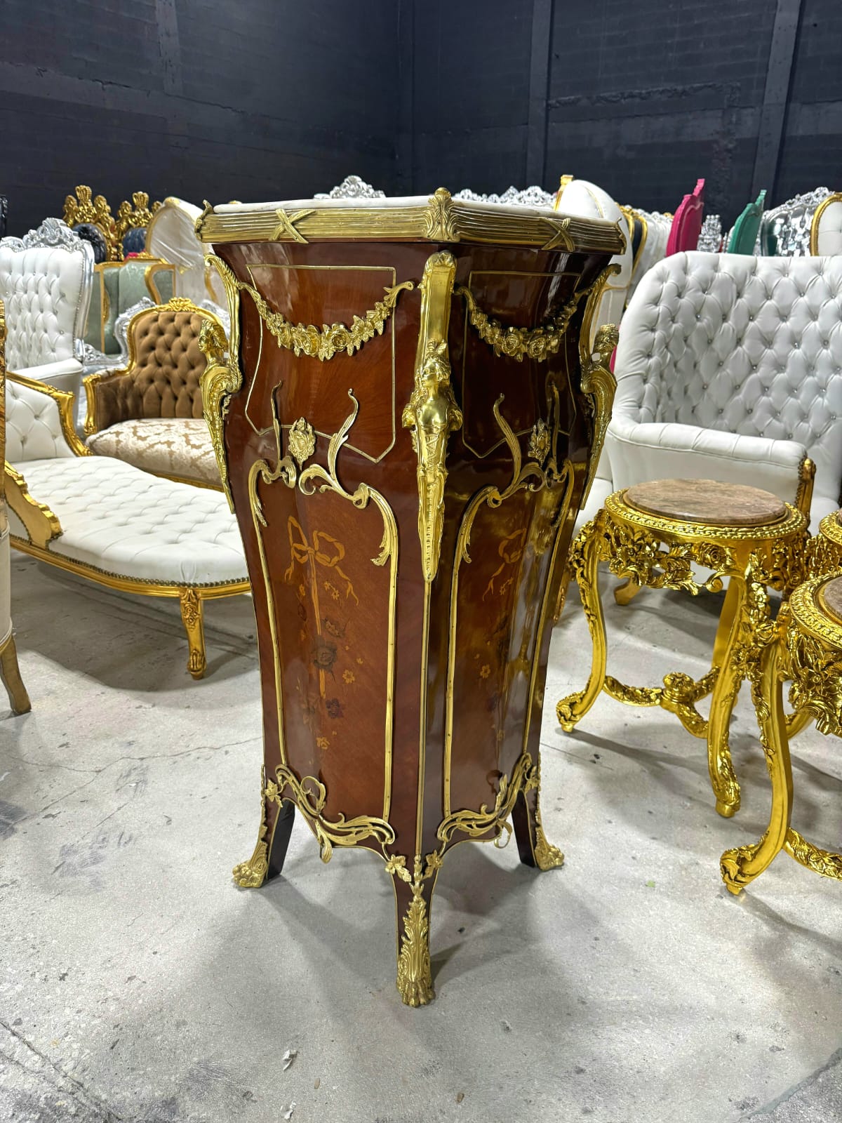 French Rococo Style Pedestal Column with Elegant White Marble Top – Timeless Luxury Accent Piece