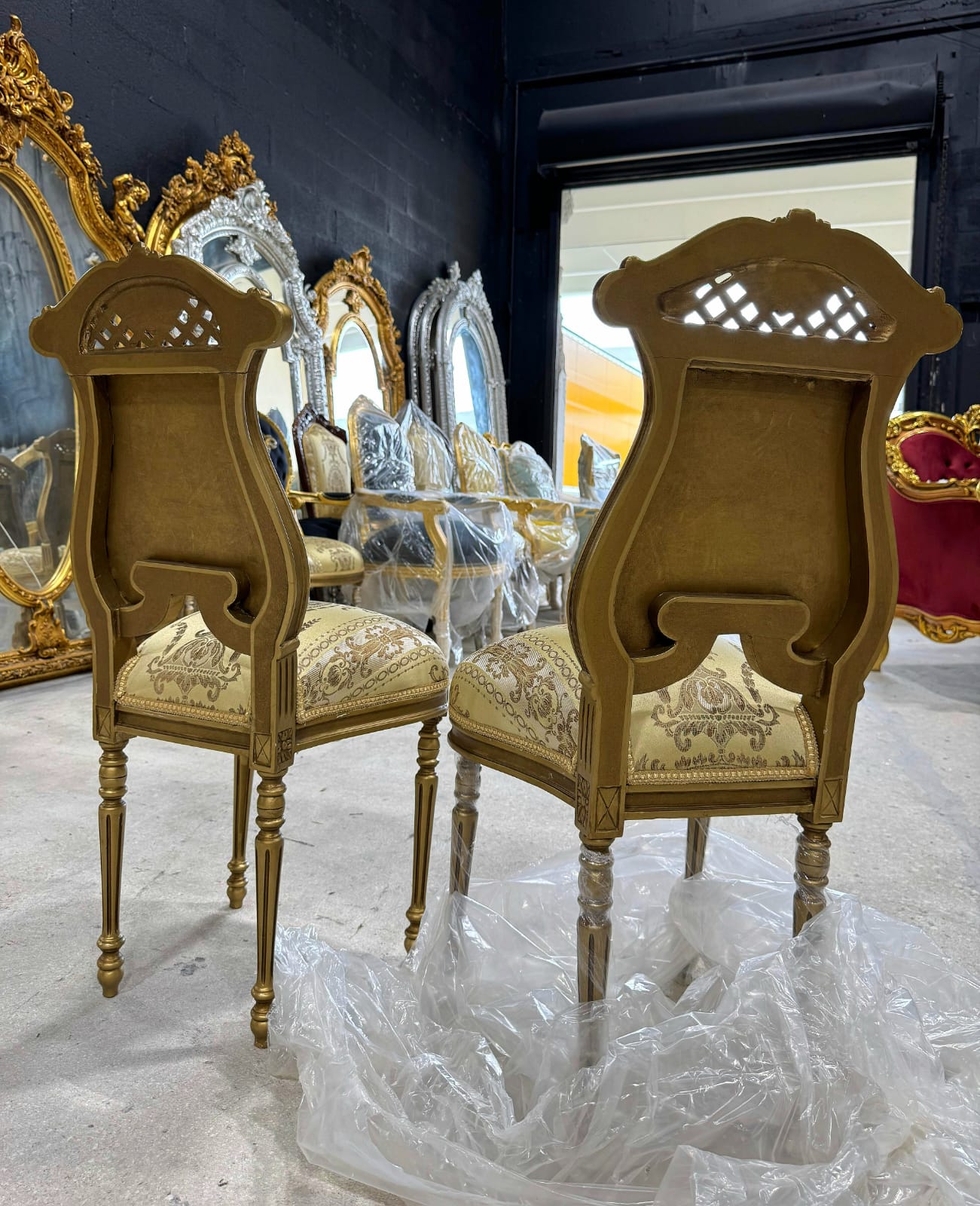 French Rococo Gold Throne Chair with Lady Portrait – Luxurious Baroque Statement Piece