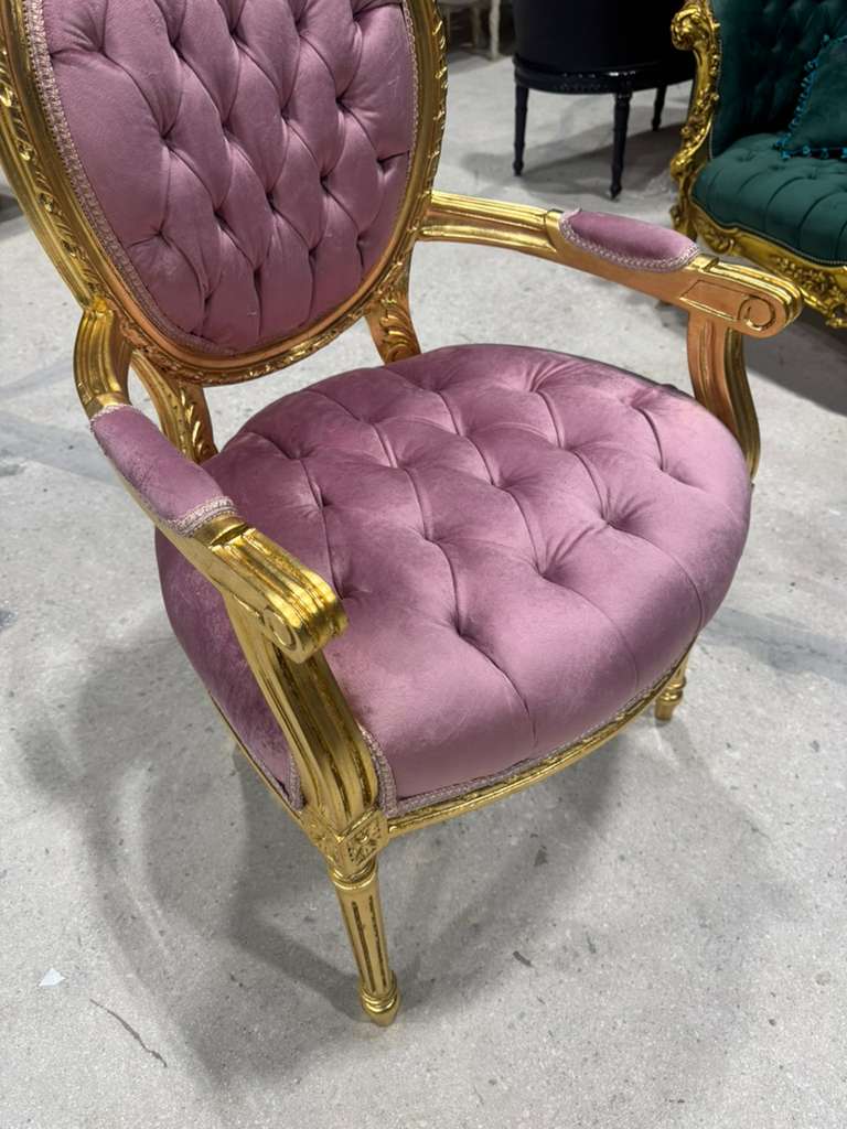 French Rococo Baroque Pink Velvet Chair with Gold Leaf Details French Rococo Pink Velvet Accent Chair – Tufted Seat & Back, Handcrafted Gold Leaf Baroque Luxury Seating