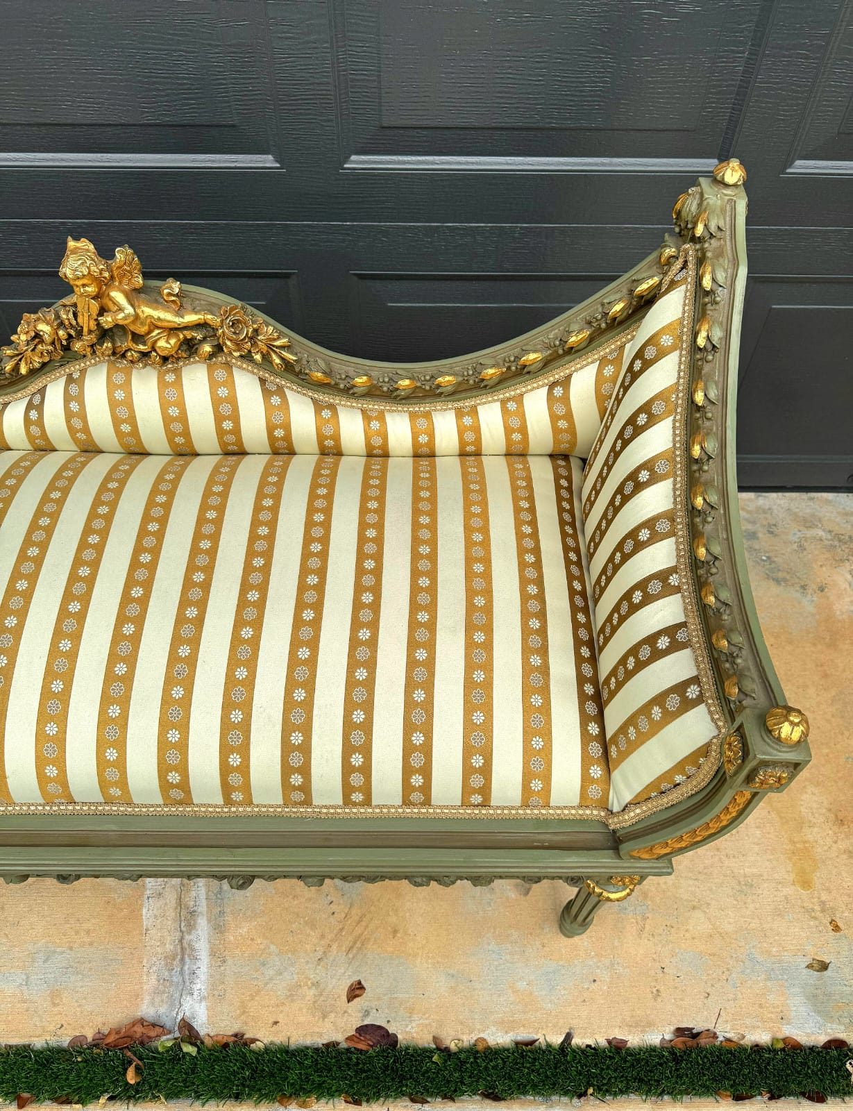 Antique French Style Golden Settee – Damask Upholstery with Gold Leaf Details