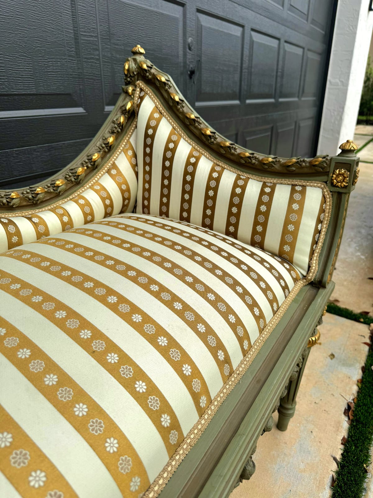 Antique French Style Golden Settee – Damask Upholstery with Gold Leaf Details