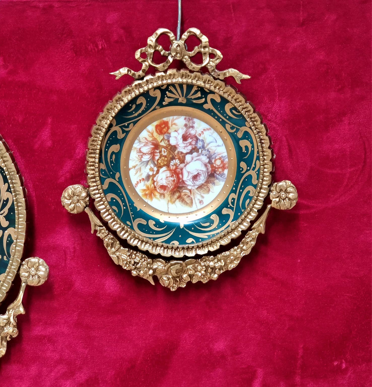 Ornate Gold-Framed Botanical Wall Décor – Set of 3 Baroque Ceramic Medallions in Bottle Green