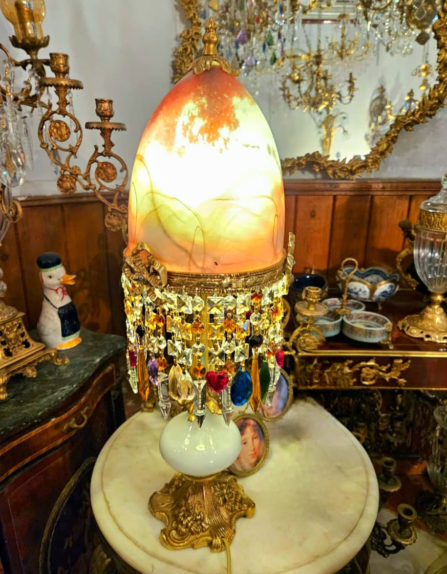 Art Glass & Crystal Table Lamp – Ornate Brass Accent Lamp with Hanging Crystals