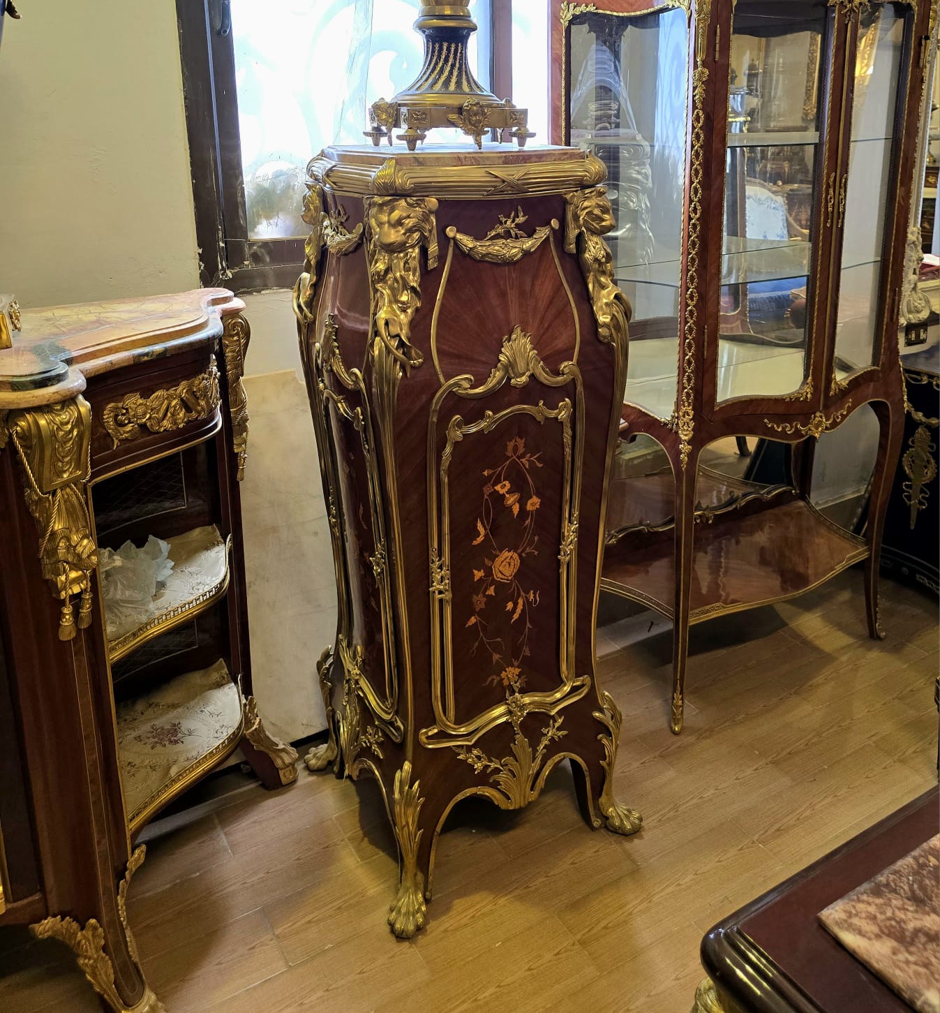 Grand Rococo Pedestal Column – Multicolor Marble Top with Gilded Bronze Details