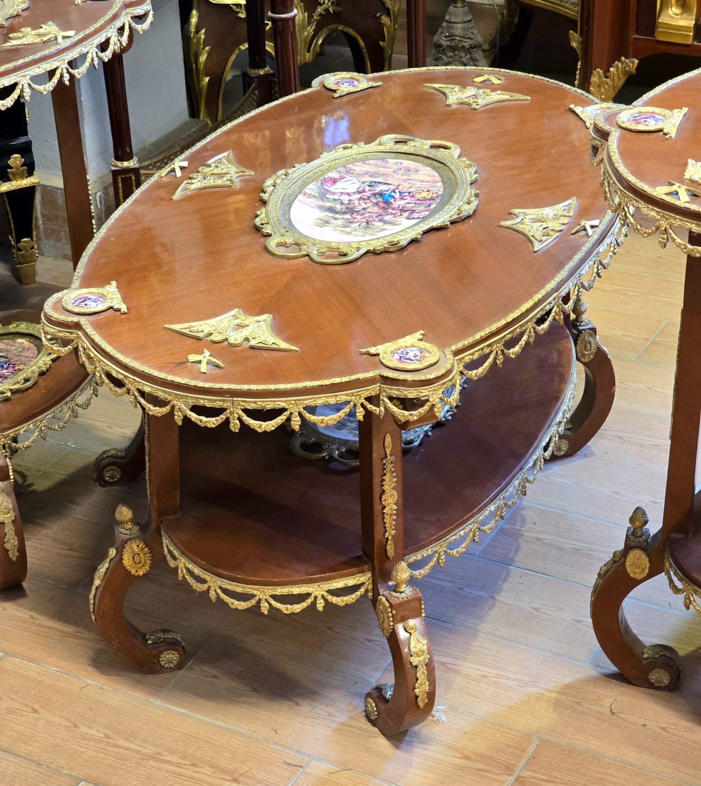 French Louis XV Oval Coffee Table with Floral Medallion, Gilded Ornaments & Curved Wood Legs