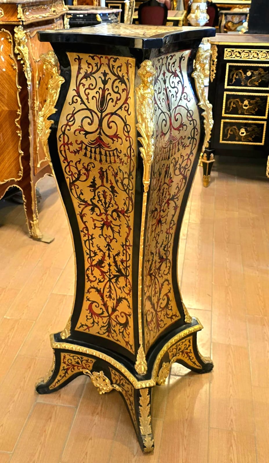 French Louis XV Pedestal Stand – Intricate Marquetry, Gilded Details & Hand-Applied Gold Leaf