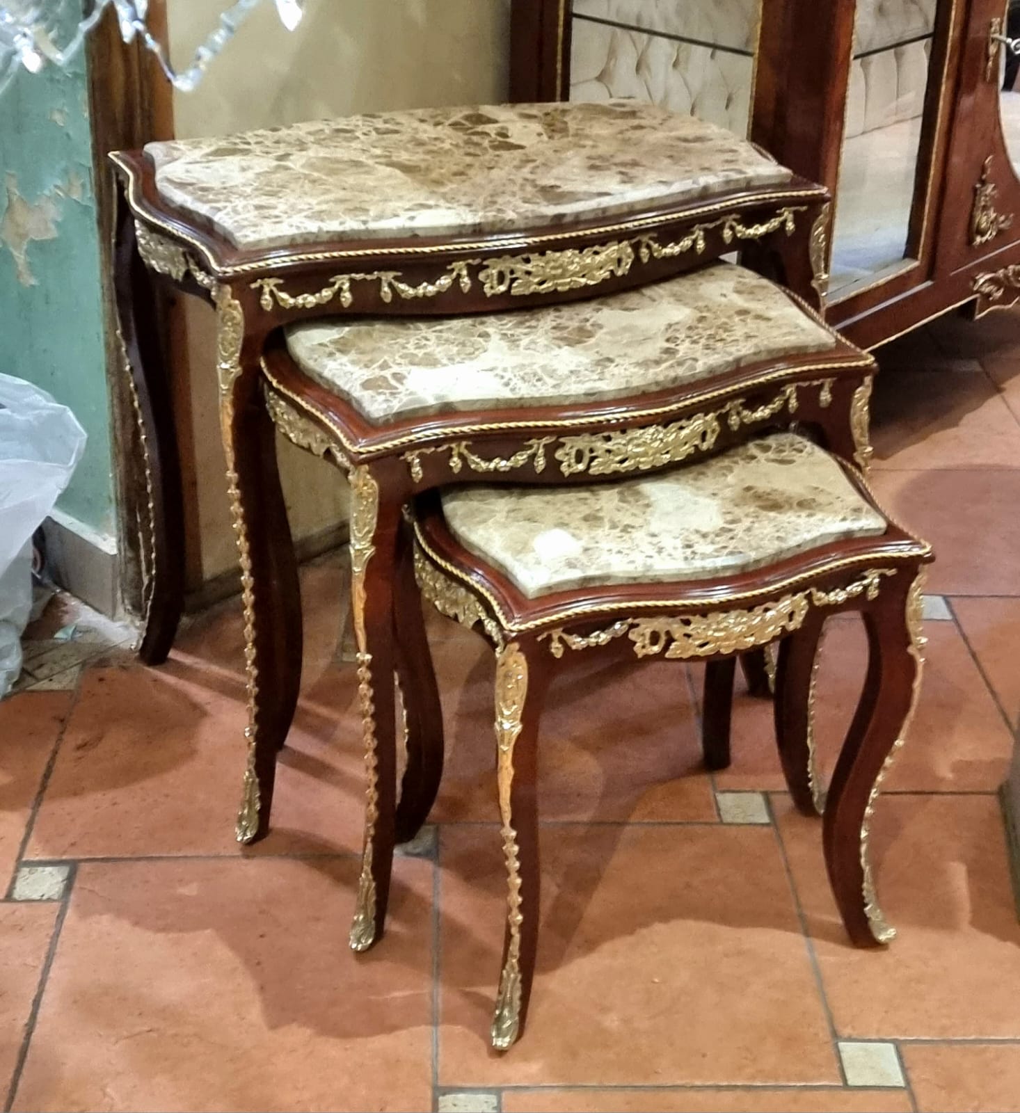 French Rococo Nesting Tables – Set of 3 Marble-Top Accent Tables with Gilded Details