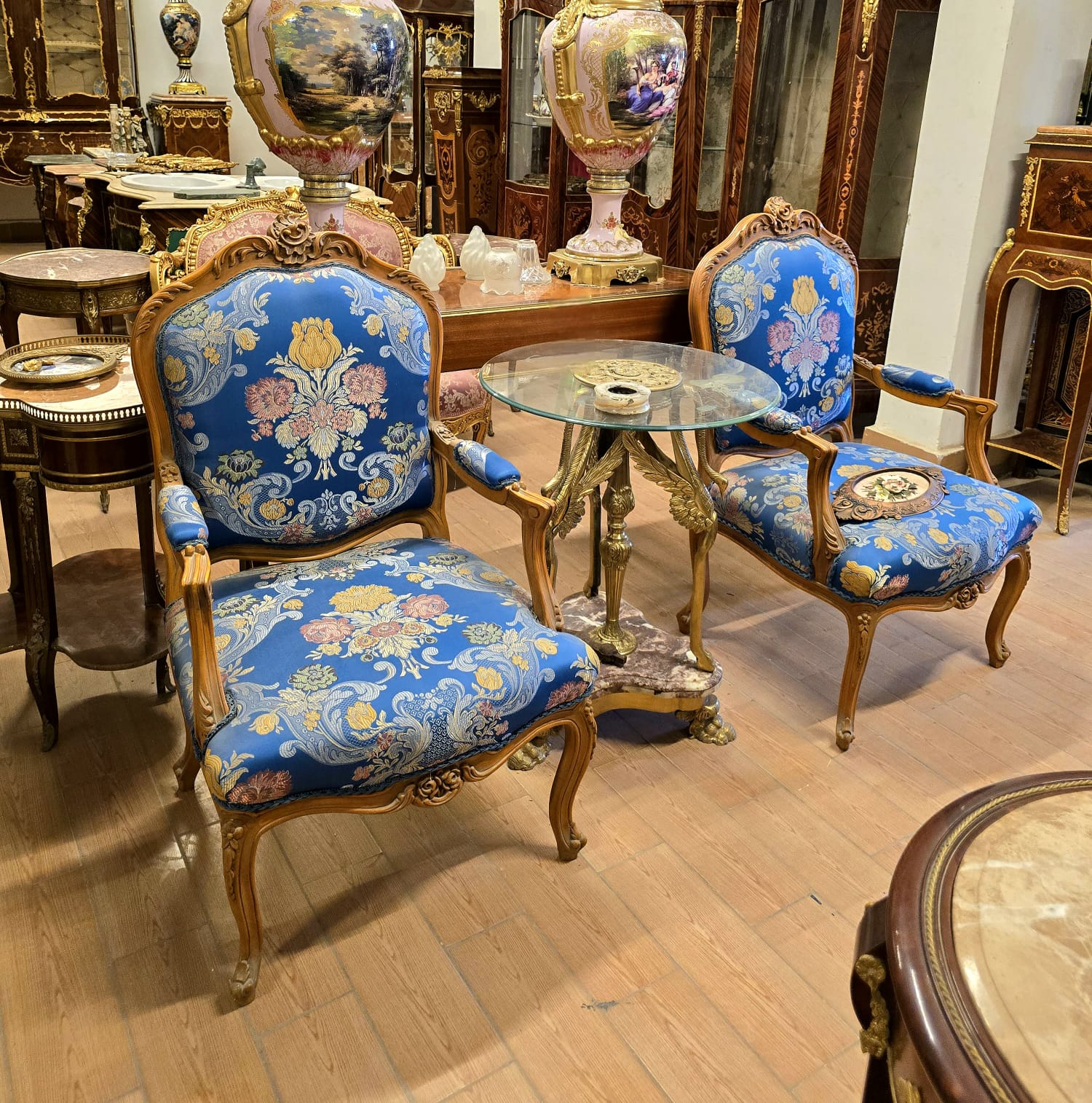 French Louis XV Armchair – Blue Floral Damask Upholstery with Gilded Wood Frame