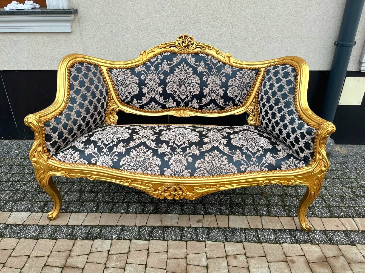 Baroque French Style Settee – Blue Damask Upholstery with Hand-Applied Gold Leaf Frame