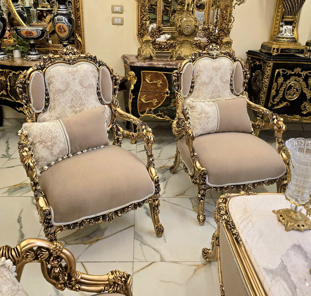 French Louis XV Accent Armchair – Cream Damask Upholstery with Gilded Gold Leaf Frame