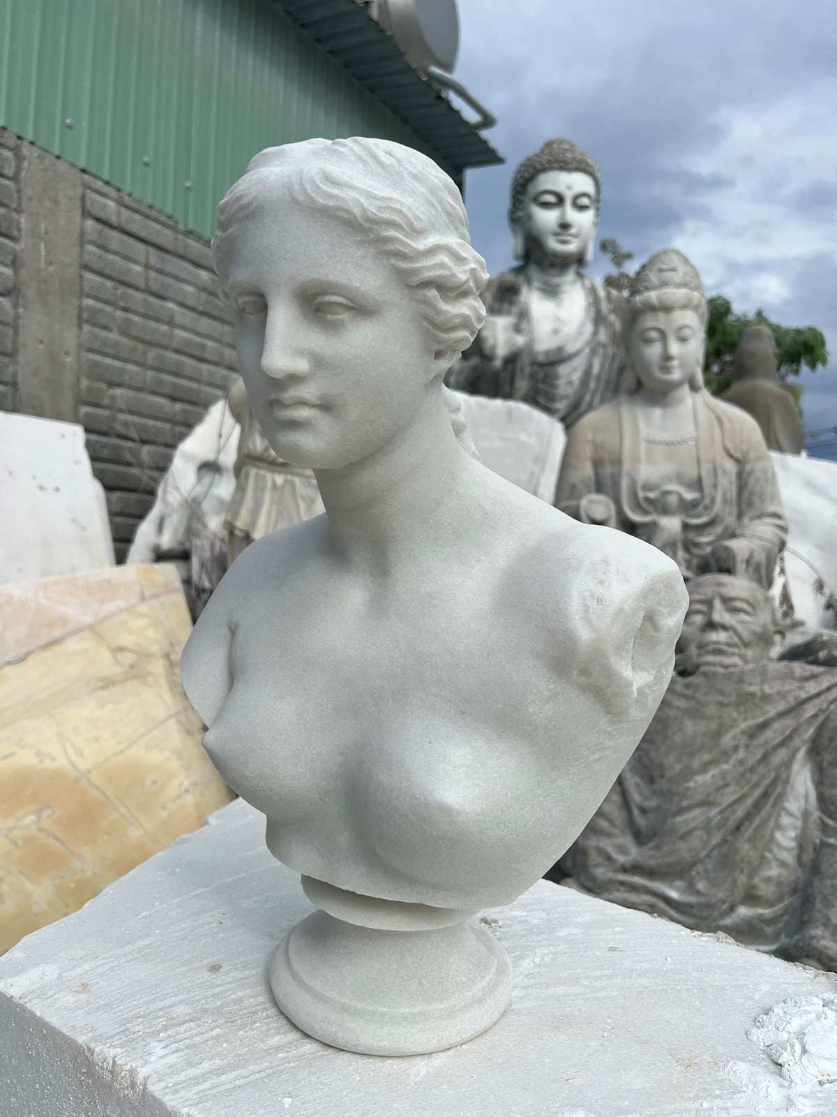 One-of-a-Kind Hand-Carved Natural Marble Bust Sculpture – Bust of Venus de Milo
