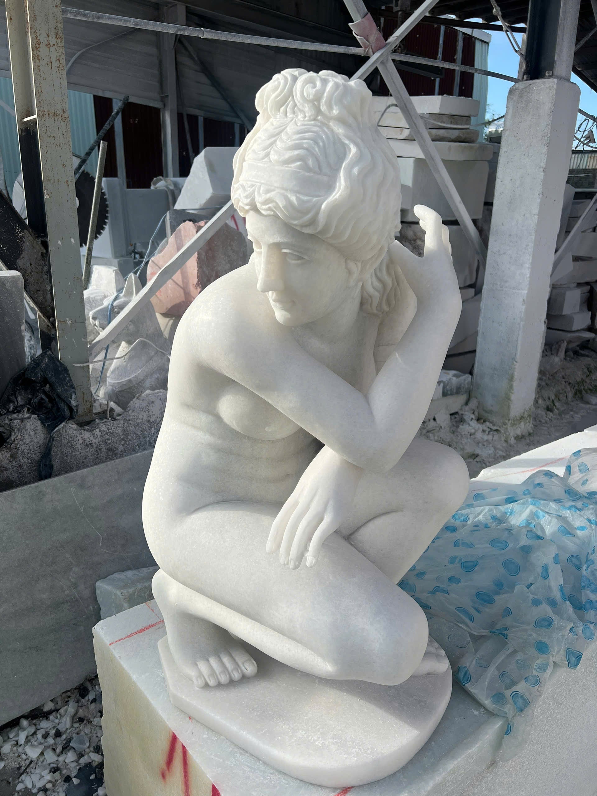 Crouching Venus – Classical Marble Goddess Sculpture