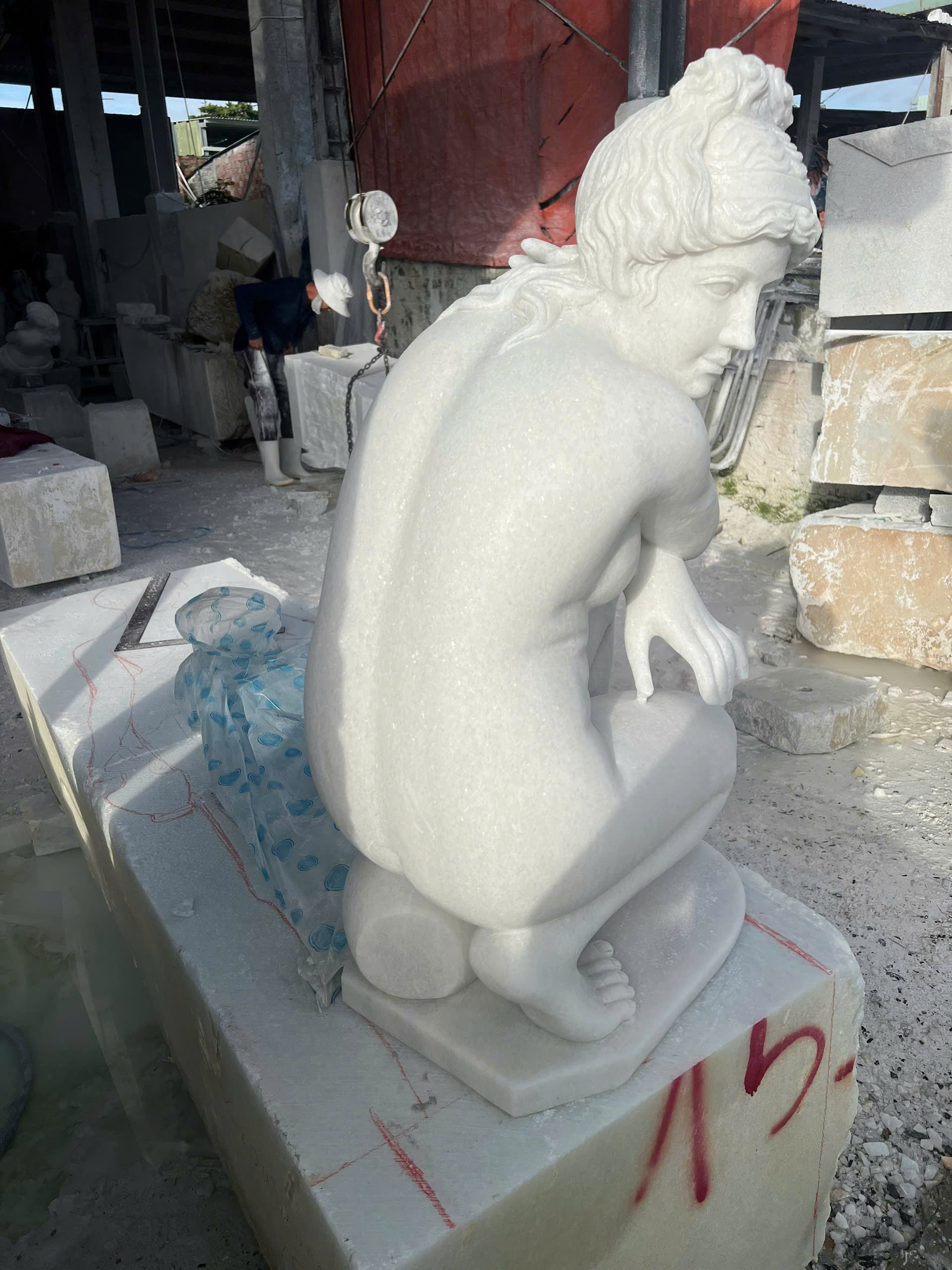 Crouching Venus – Classical Marble Goddess Sculpture