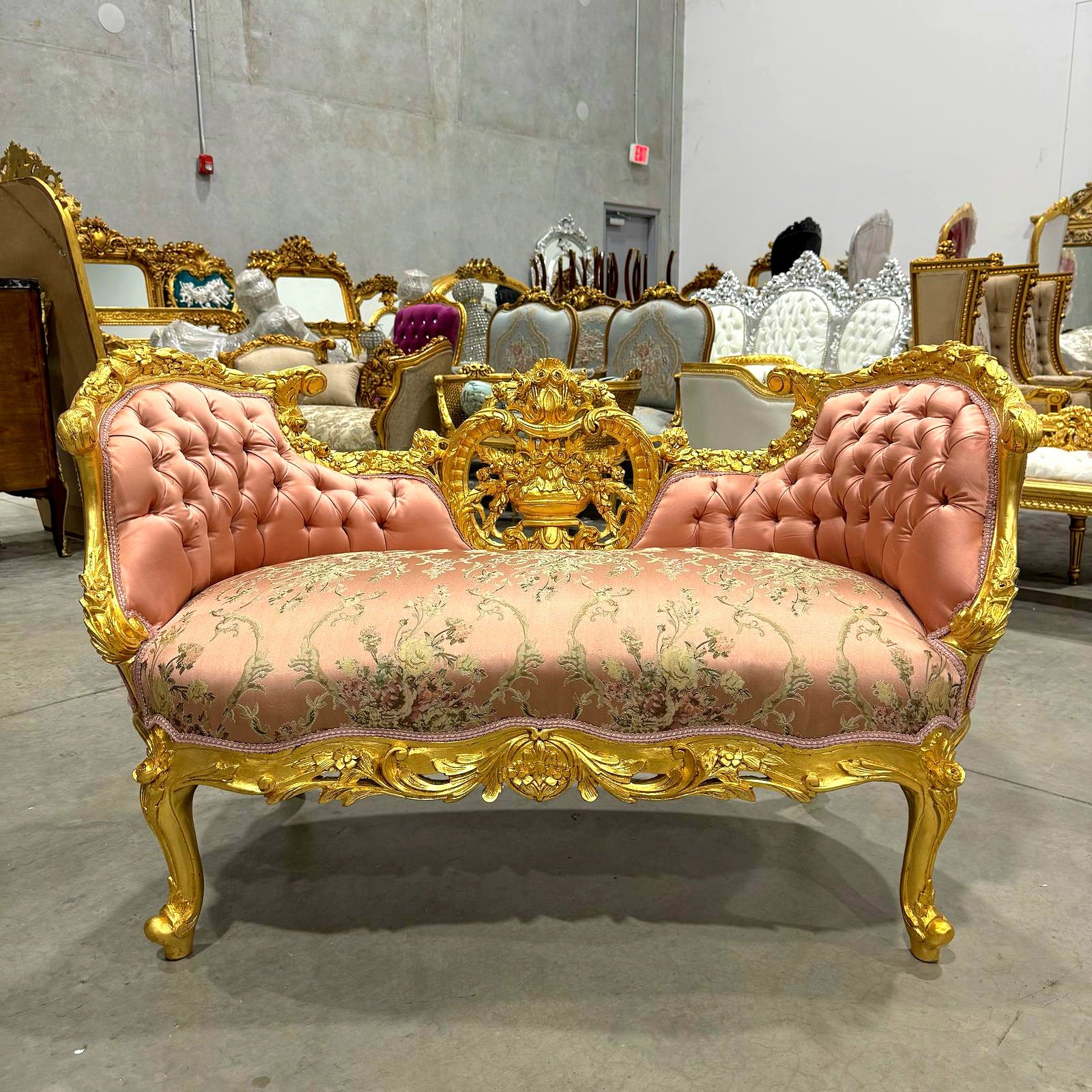 Elegant French Style Pink Settee – Tufted Upholstery & Gold Leaf Detailing