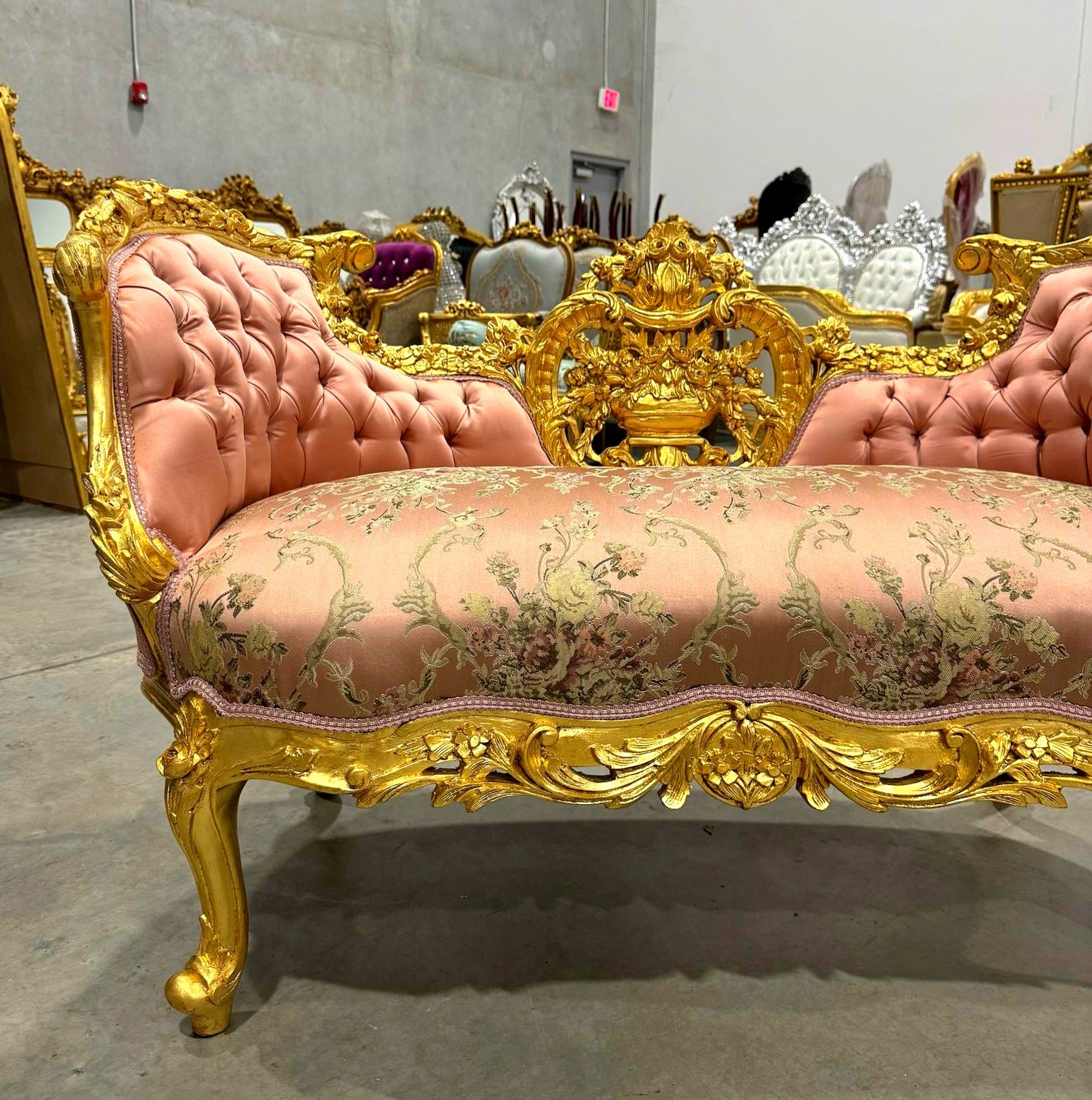 Elegant French Style Pink Settee – Tufted Upholstery & Gold Leaf Detailing