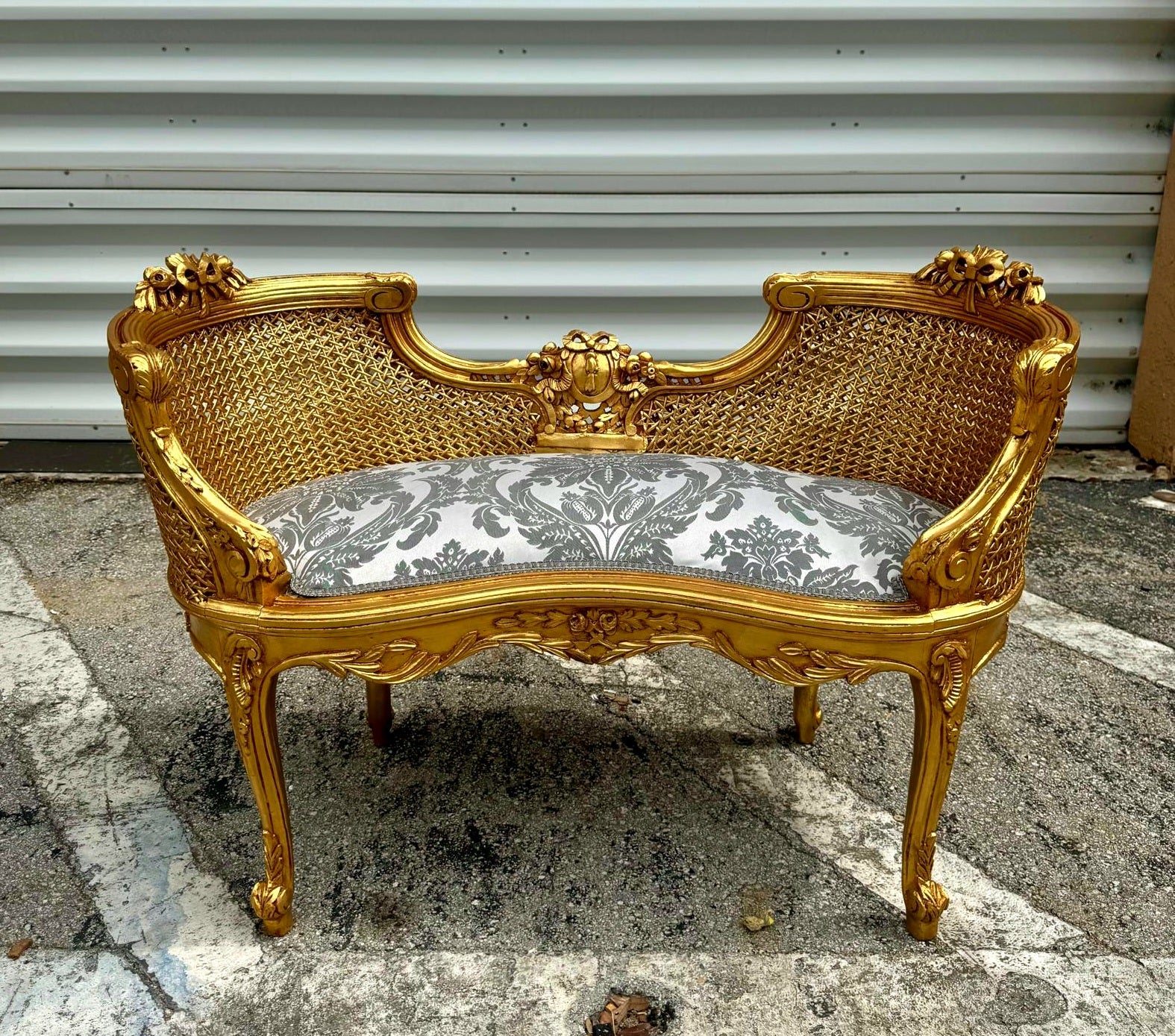 Bench White and Gray Damask French Style Gold Details Rococo Baroque Furniture