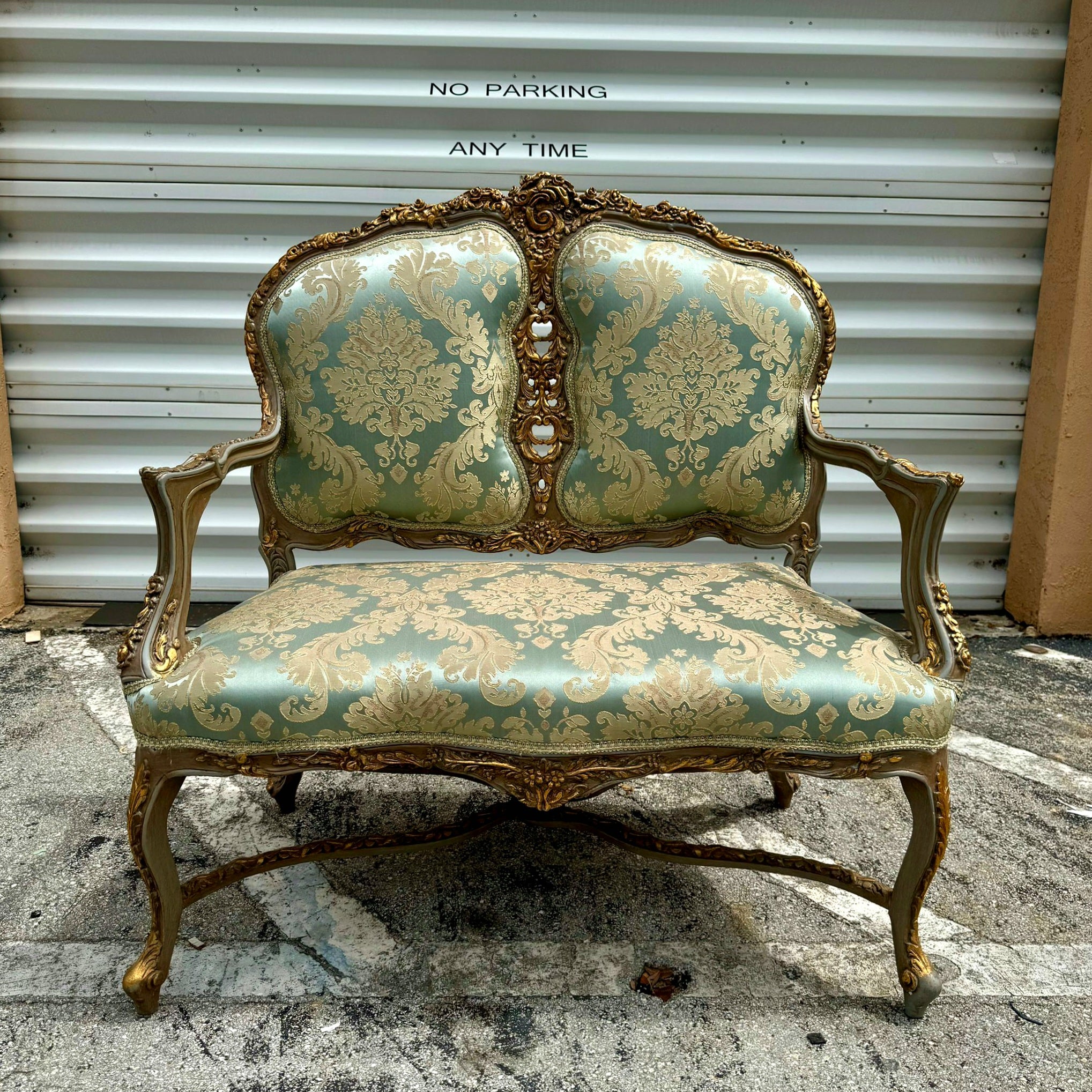 Baroque Style Hight-Back Settee Sky Blue Color and Gold Leaf Details Furniture