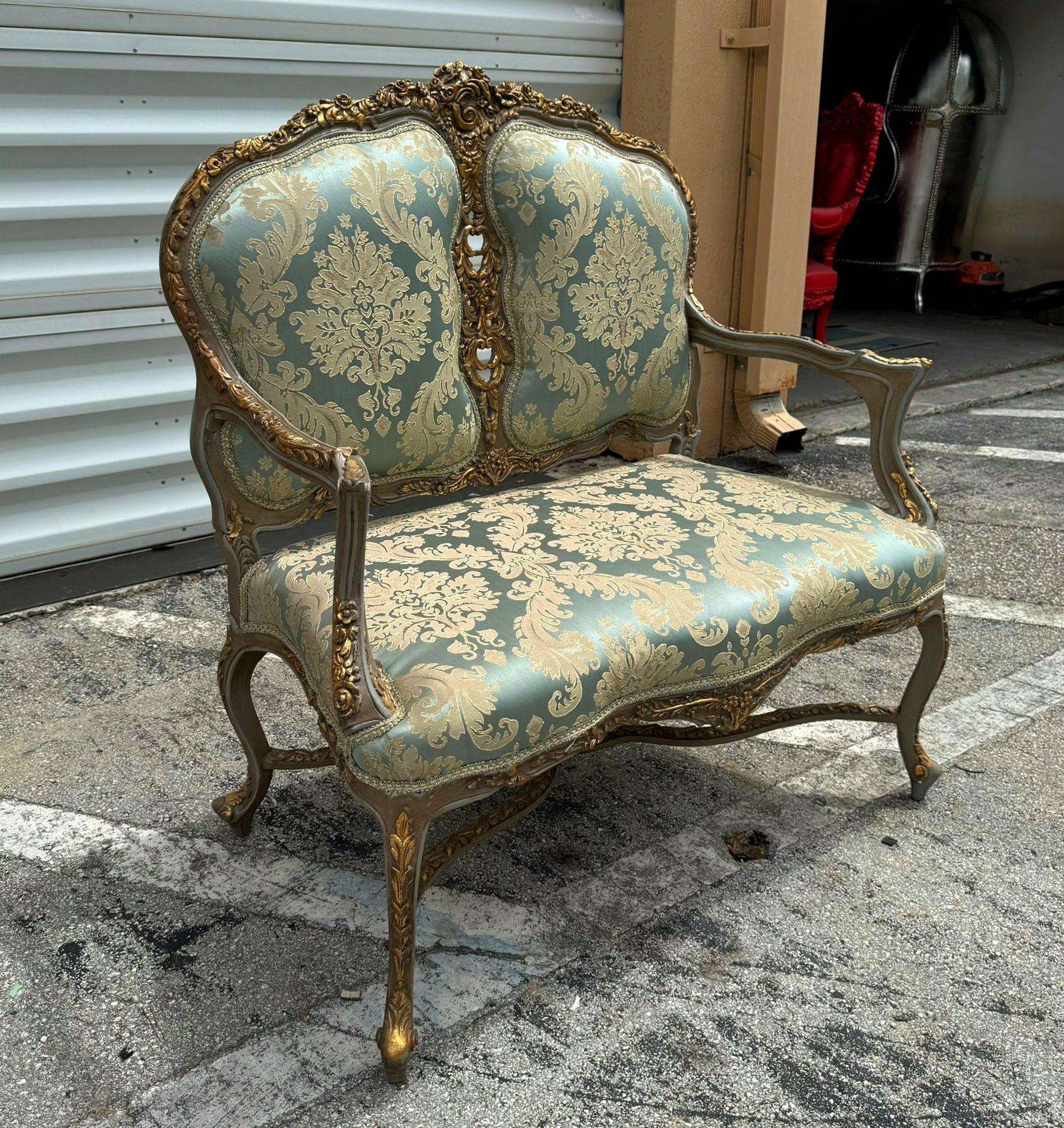 Baroque Style Hight-Back Settee Sky Blue Color and Gold Leaf Details Furniture