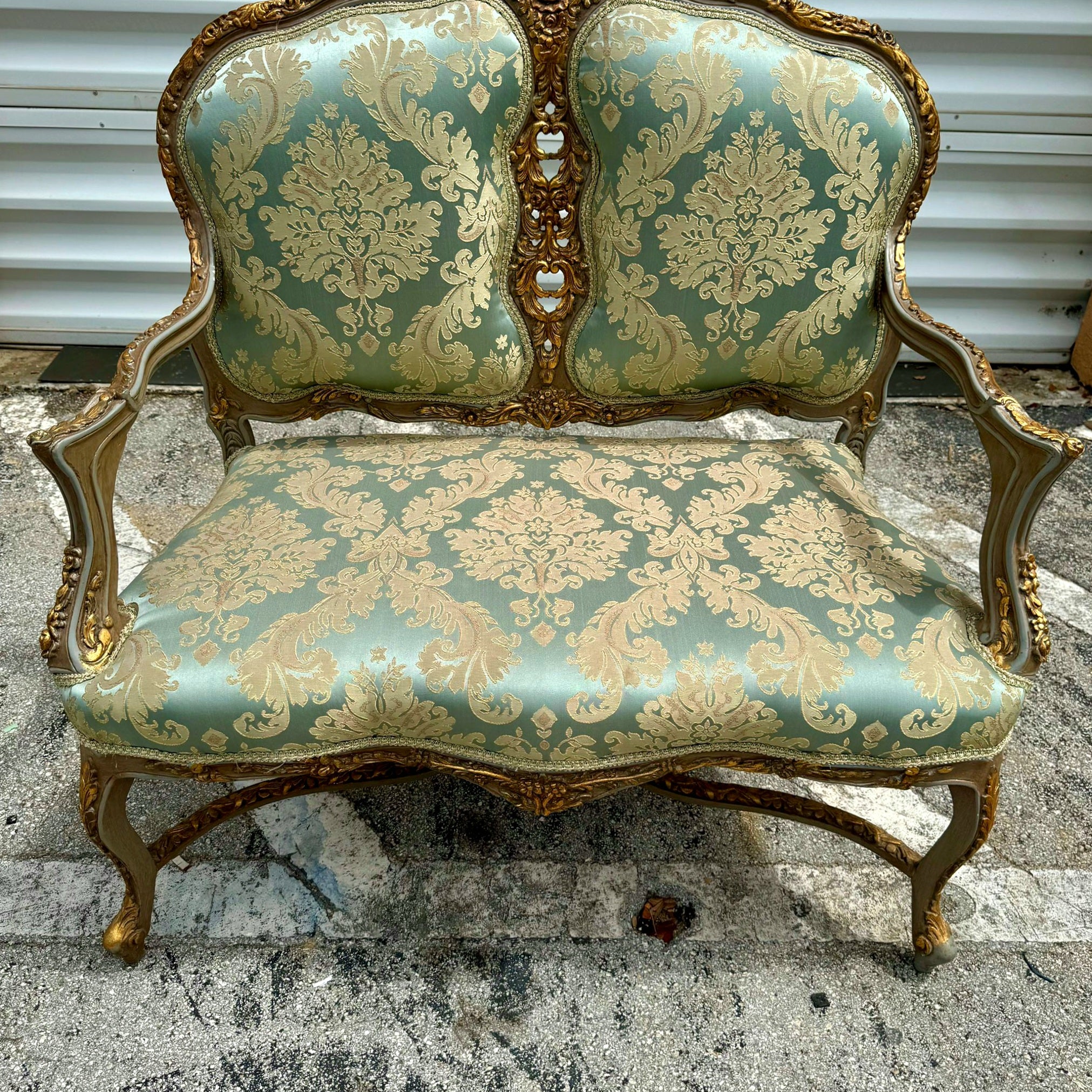 Baroque Style Hight-Back Settee Sky Blue Color and Gold Leaf Details Furniture