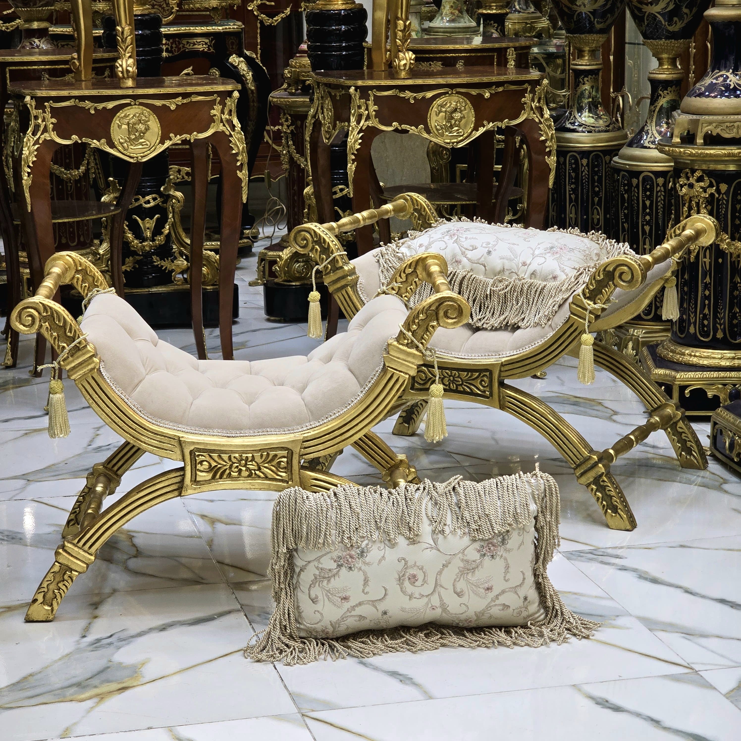 Baroque Style Bench – Beige White Tufted Velvet Upholstery with Gold Leaf Details