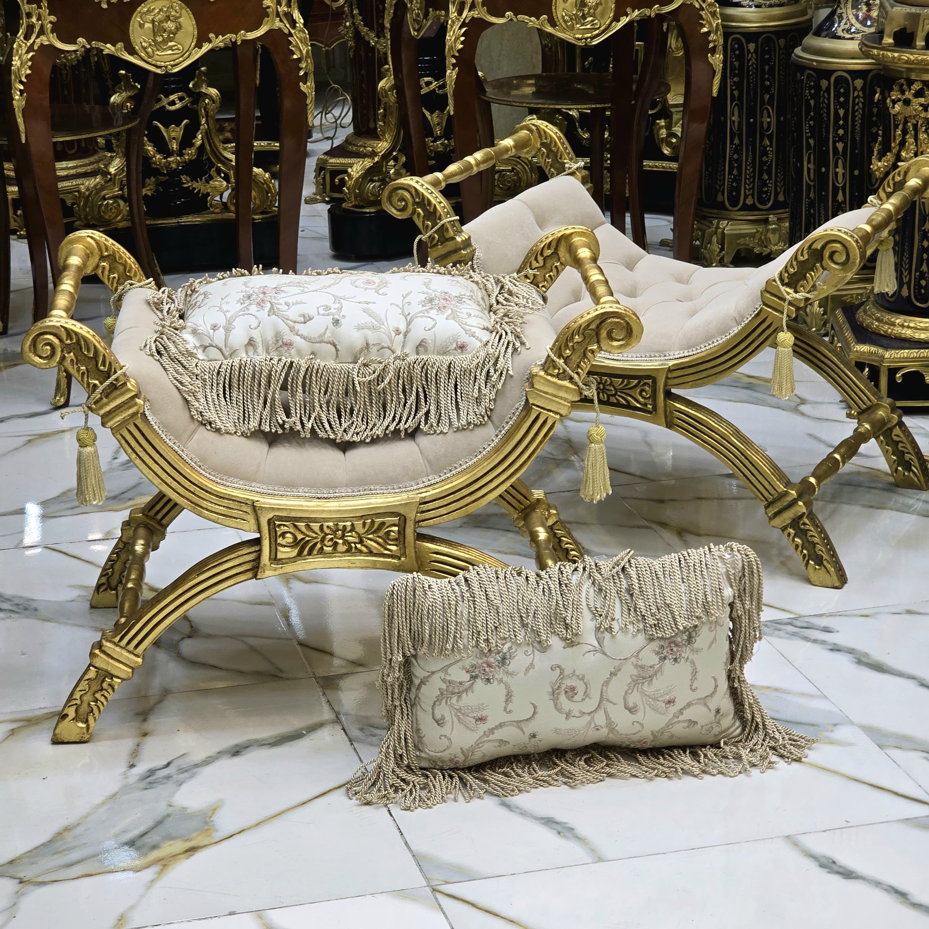 Baroque Style Bench – Beige White Tufted Velvet Upholstery with Gold Leaf Details
