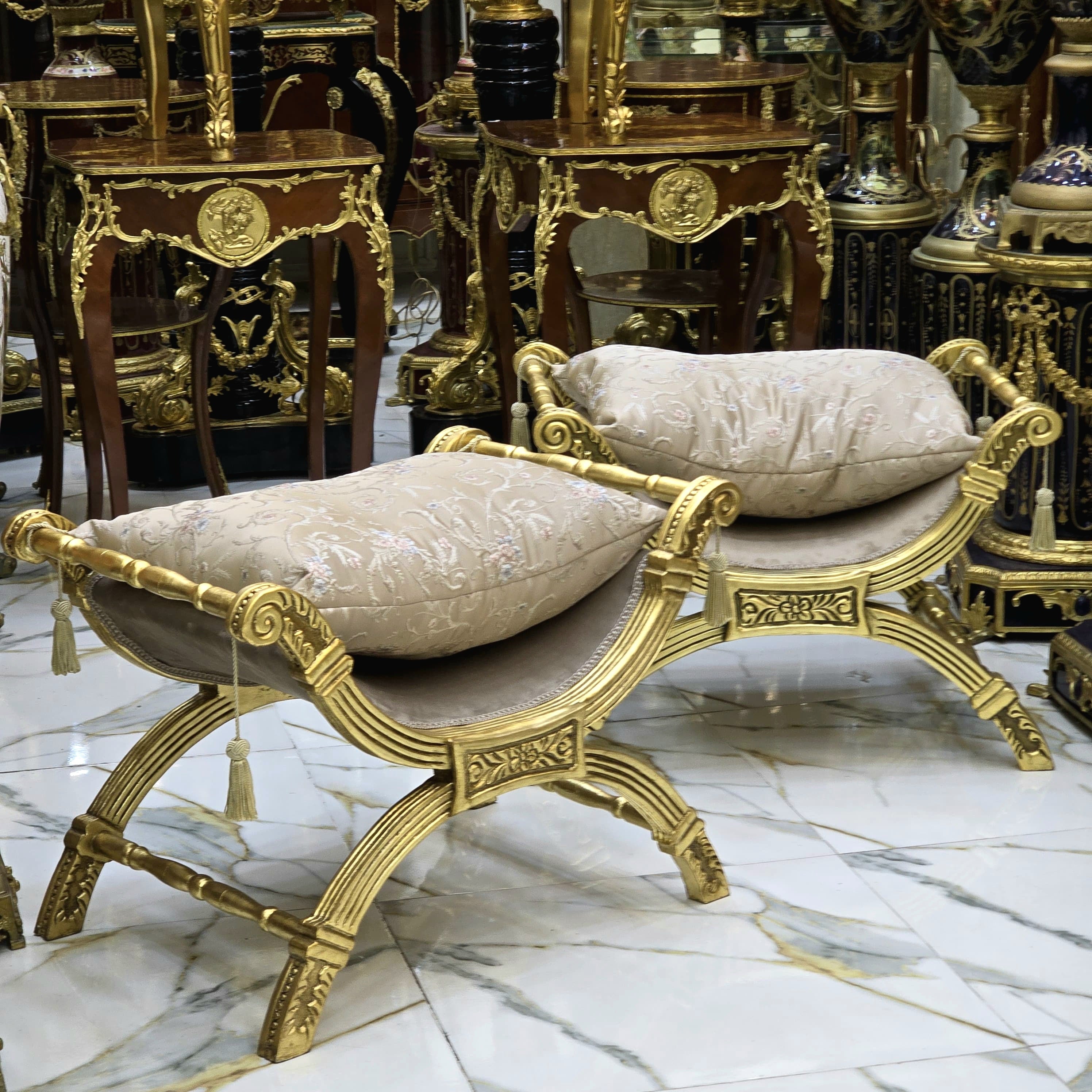 Small Baroque Style Bench – Light Brown Damask Upholstery with Gold Leaf Details