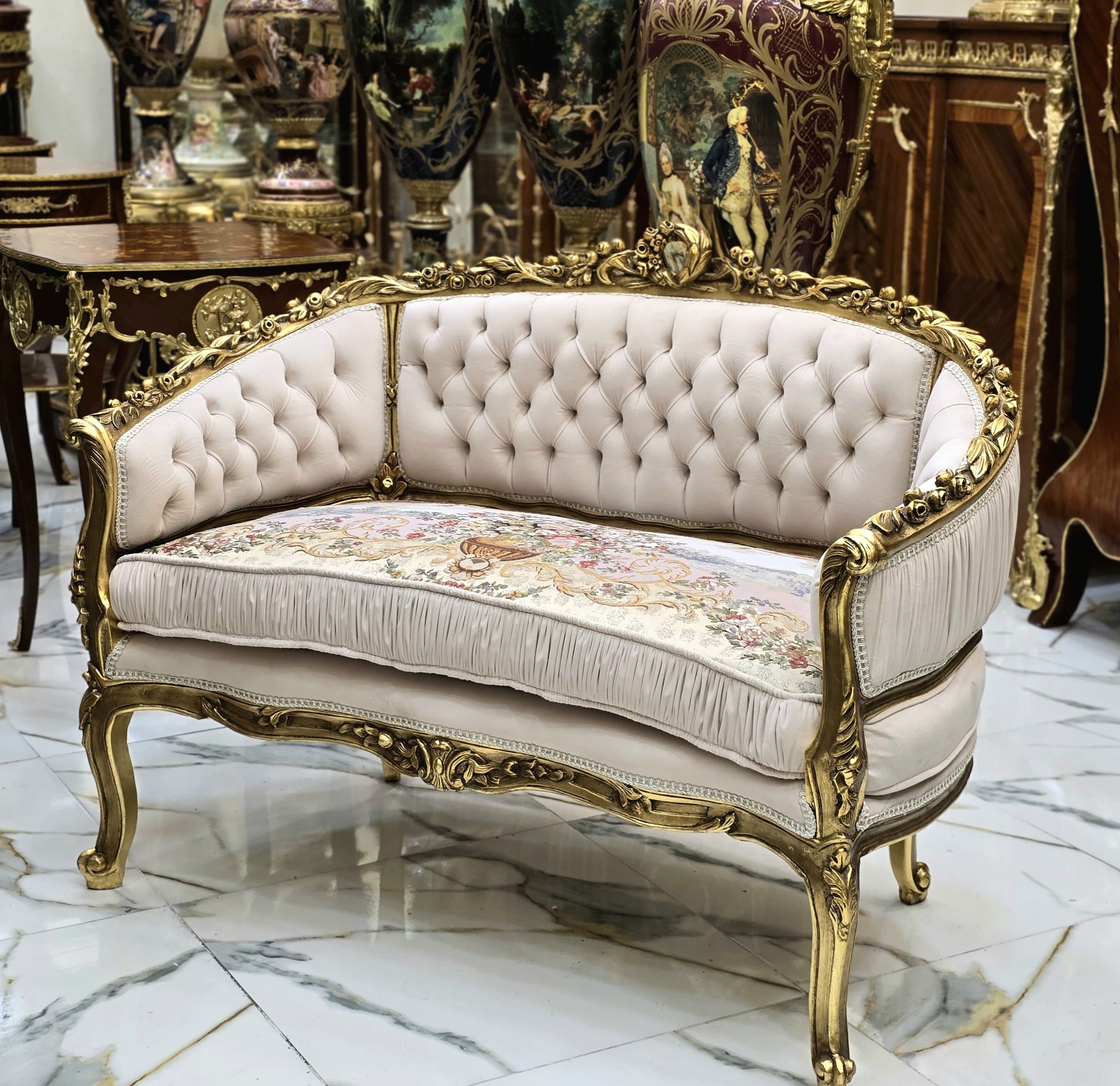 Italian Style Beige & White Damask Sofa with Gold Leaf Details – Classic French-Inspired Design