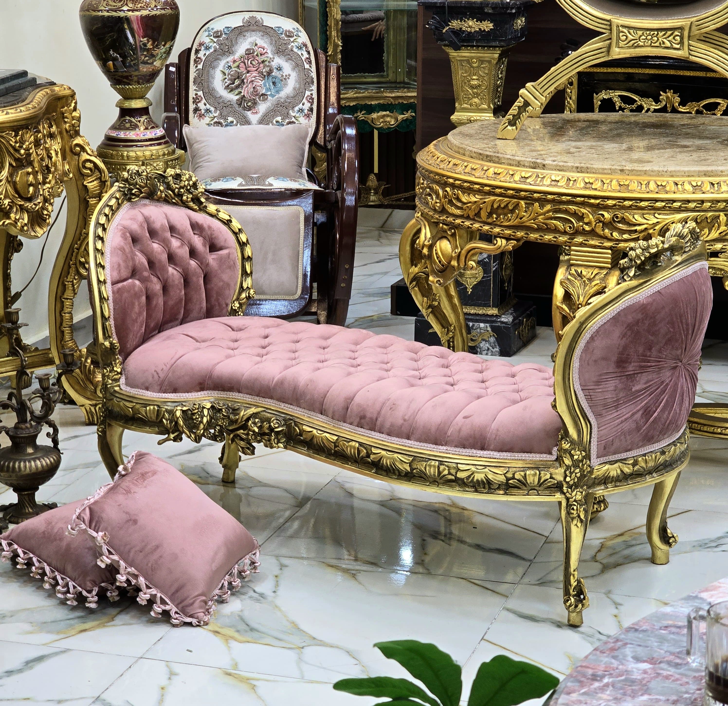 French Style Pink Velvet Bench – Tufted Upholstery with Gold Leaf Details