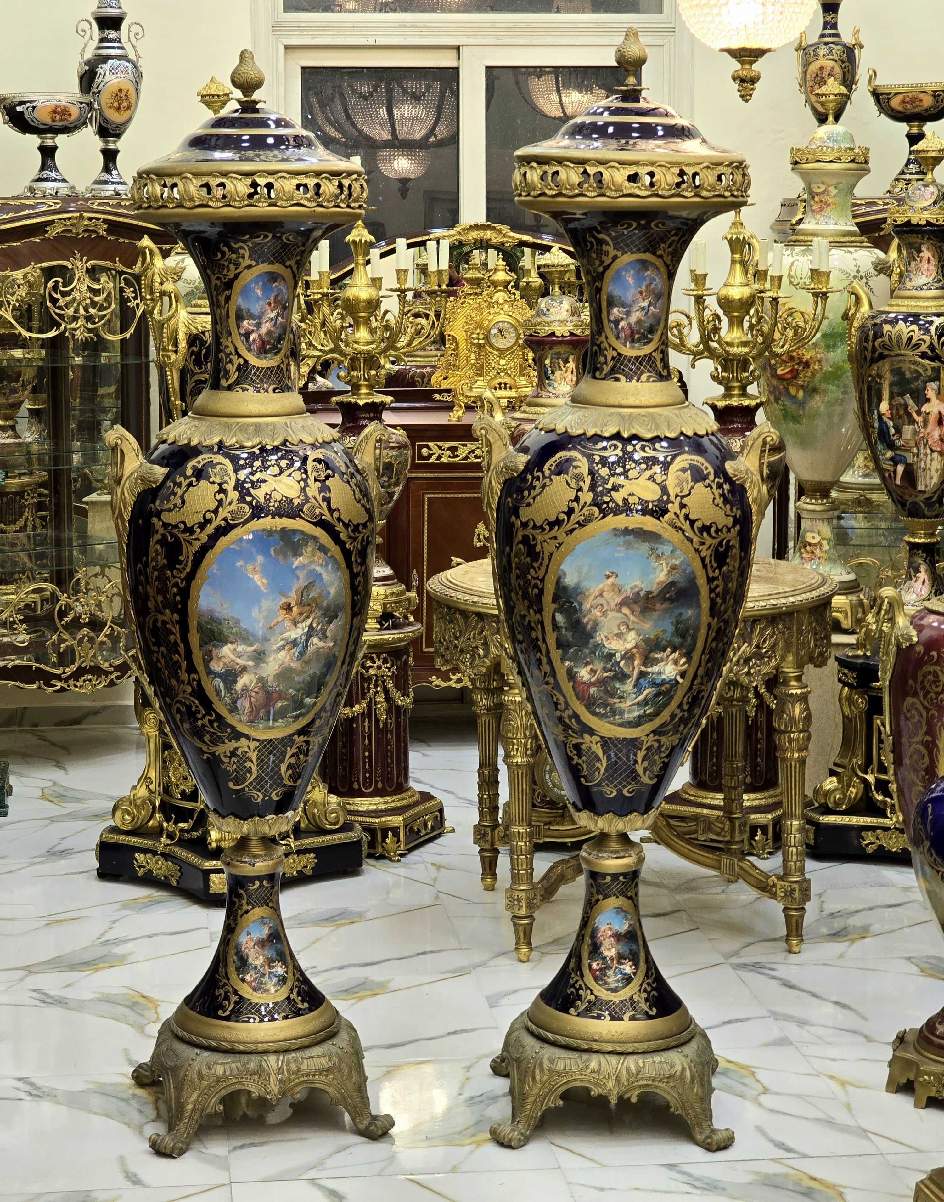 Black Porcelain Vase with Gold Leaf Details & Cherub Angel Scenes – French Style Ornate Decorative Vase
