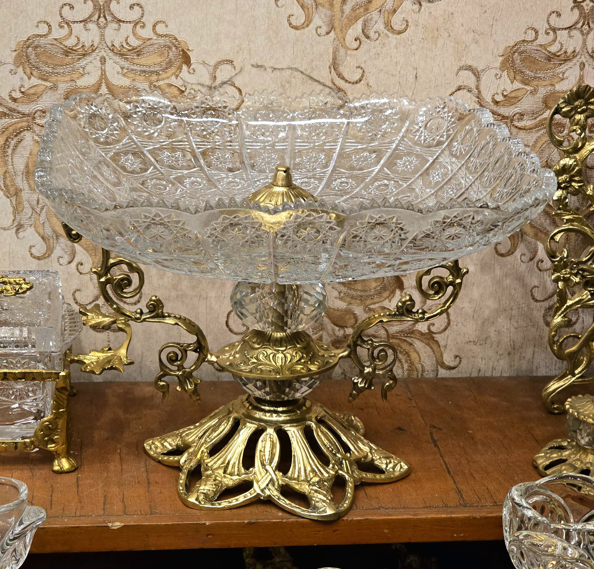 The Gilded Crystal Embrace – French-Inspired Cut Crystal Centerpiece with Sculptural Gold Scrollwork
