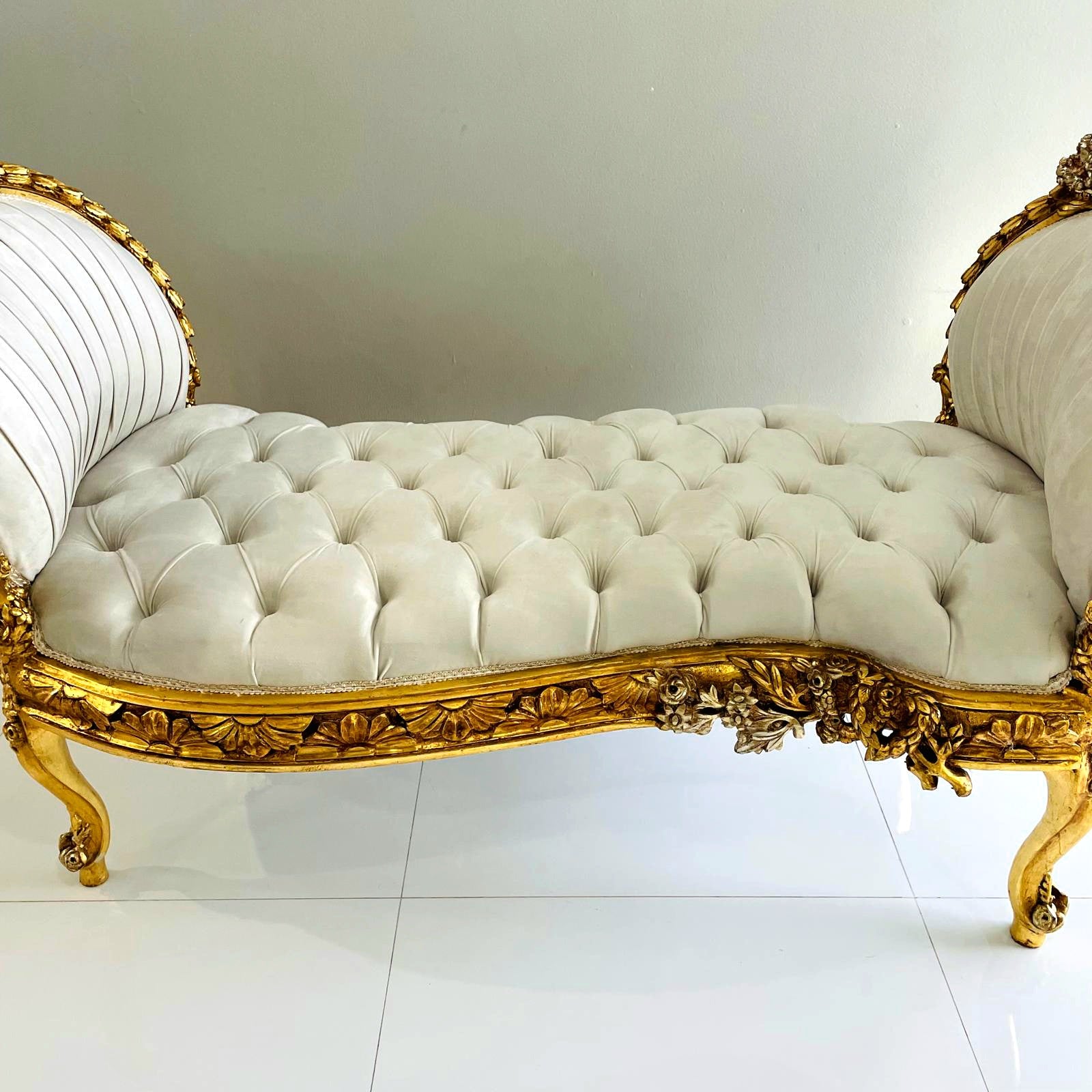 Antique French Marquis Tufted Bench – White Velvet Upholstery with Gold Leaf Details
