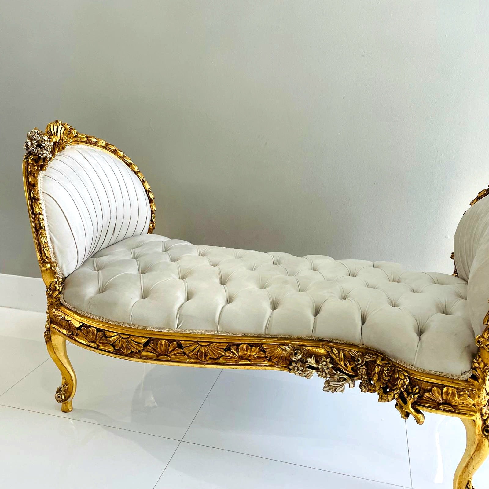 Antique French Marquis Tufted Bench – White Velvet Upholstery with Gold Leaf Details