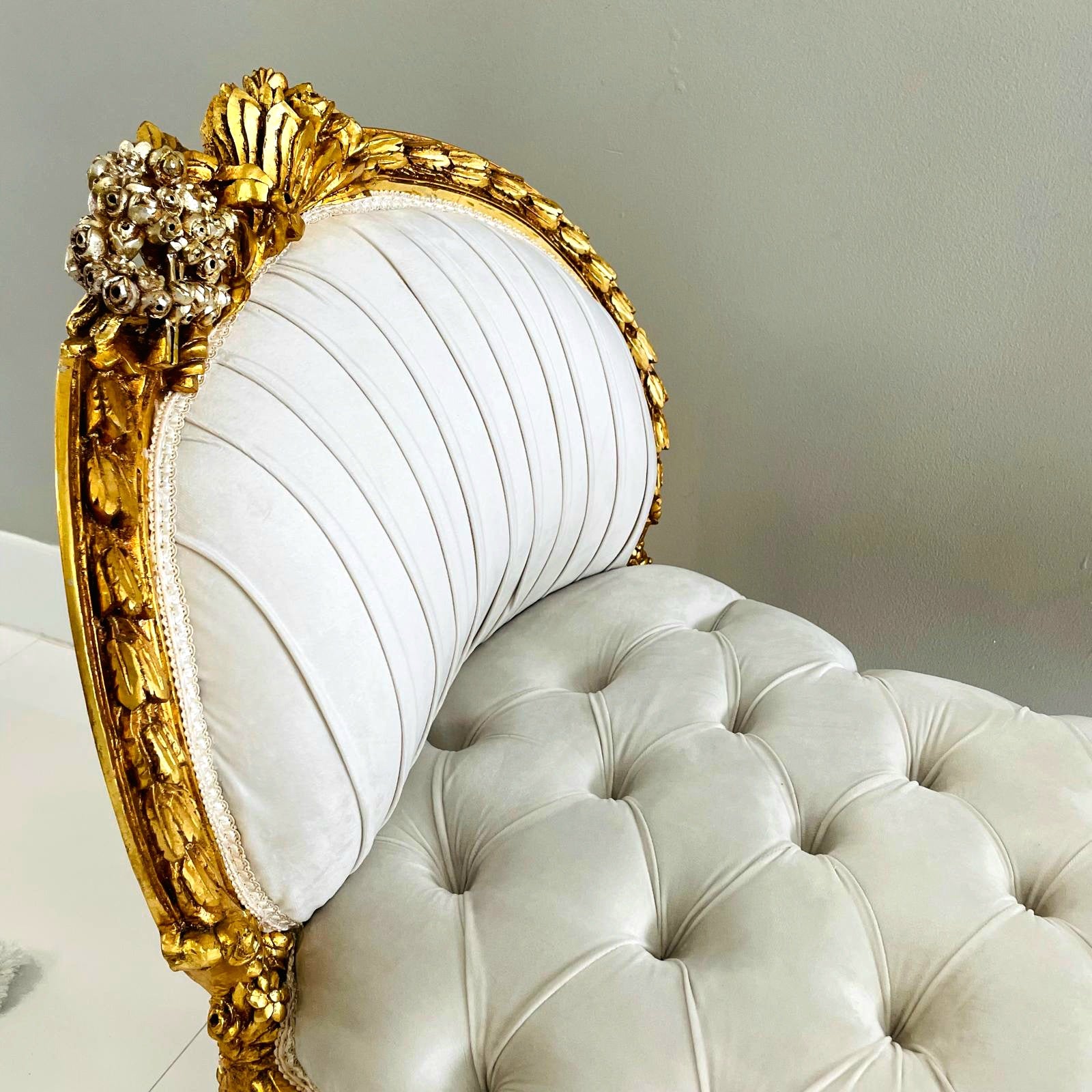 Antique French Marquis Tufted Bench – White Velvet Upholstery with Gold Leaf Details