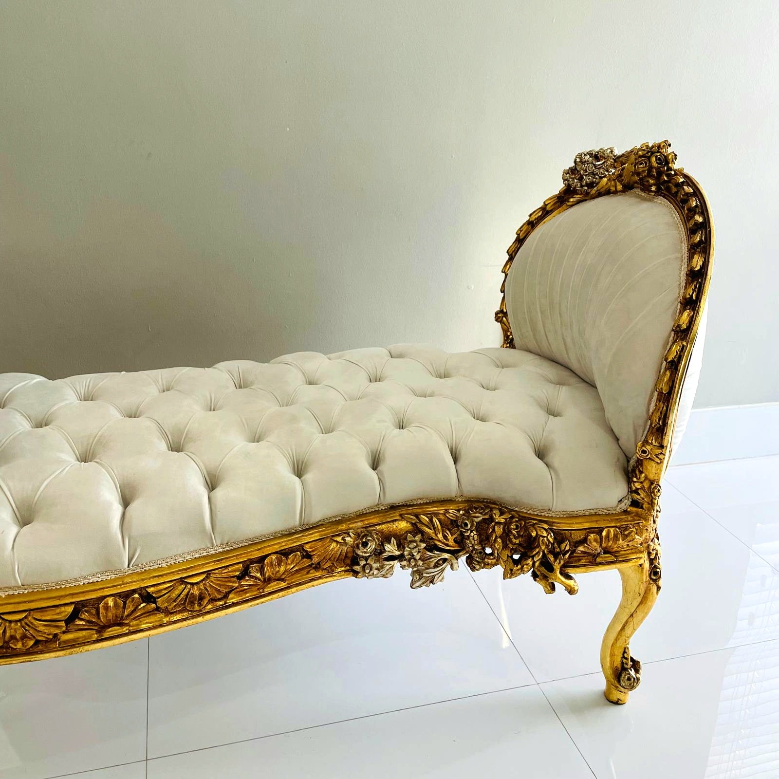 Antique French Marquis Tufted Bench – White Velvet Upholstery with Gold Leaf Details