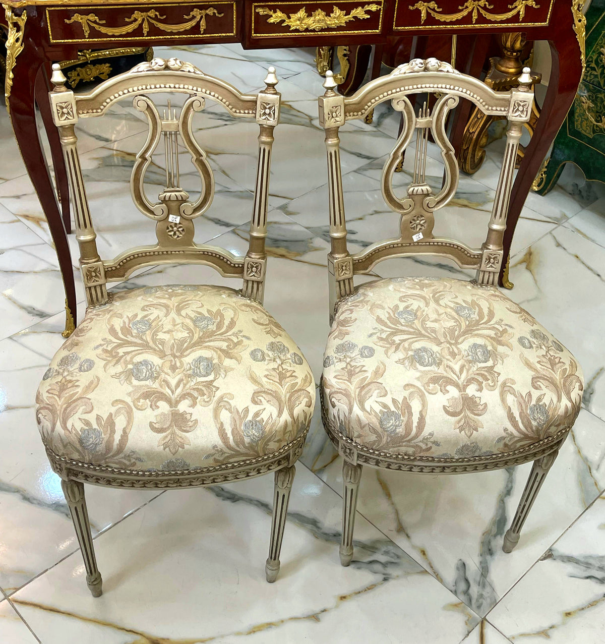 Set of 2 French Louis XVI-Inspired Chairs – Silver Leaf Frames with Off-White Damask Upholstery
