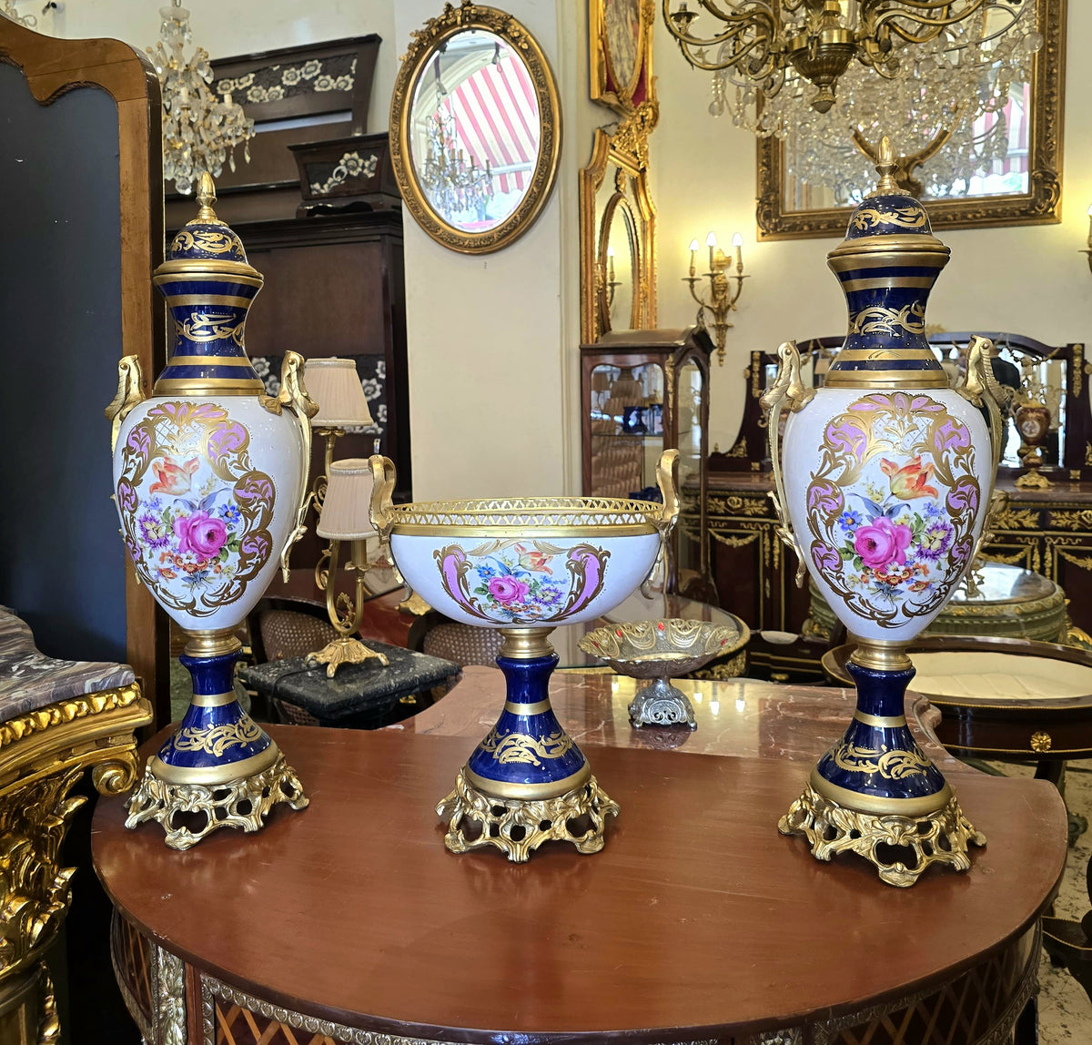 French-Inspired Porcelain Garniture Set – Two Covered Vases with Central Jardinière & Gilded Details