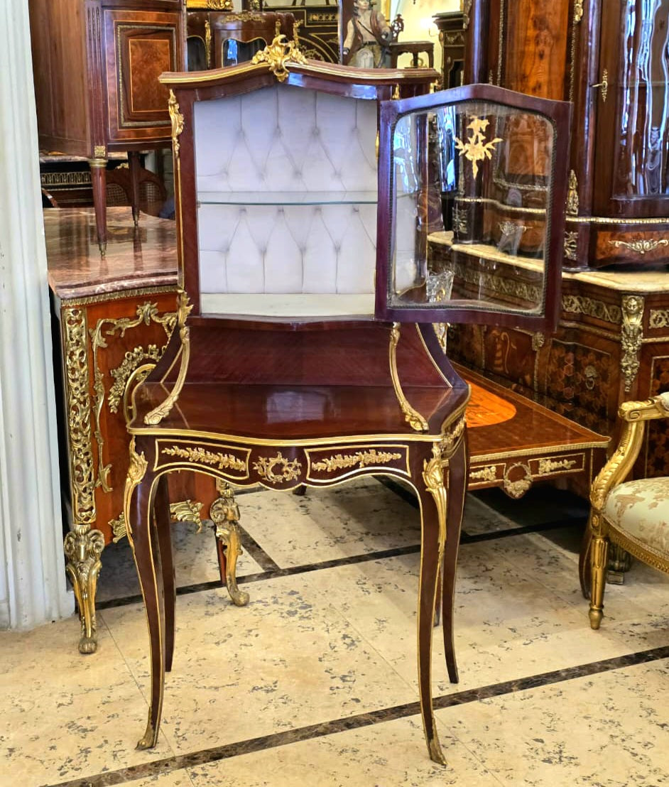 French-Inspired Louis XV Vitrine Cabinet – Gilded Bronze Details, Glass Panels & Display Stand