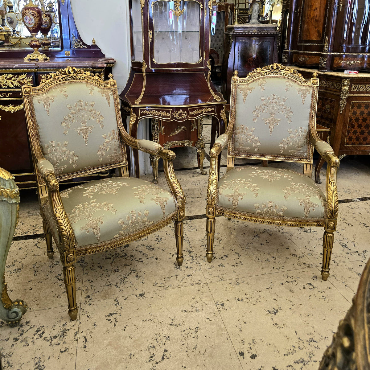 French Louis XVI-Inspired Armchair – Beige Damask Upholstery with Ornate Gold Leaf Frame